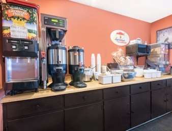 Super 8 by Wyndham Warroad