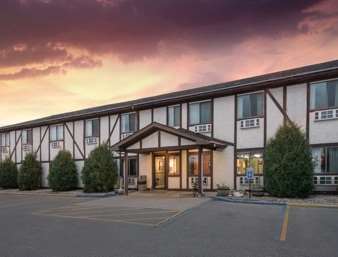 Super 8 by Wyndham Warroad