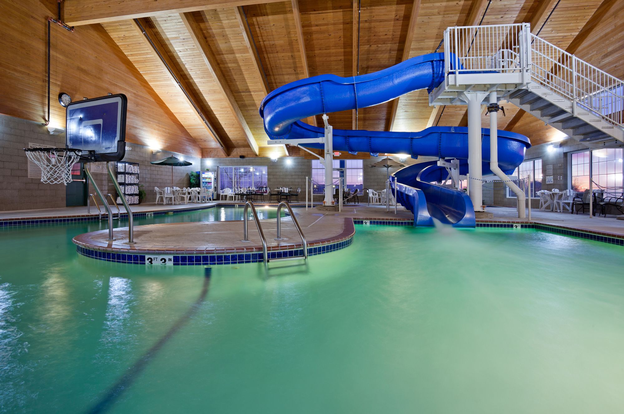 Country Inn & Suites by Radisson, Willmar, MN