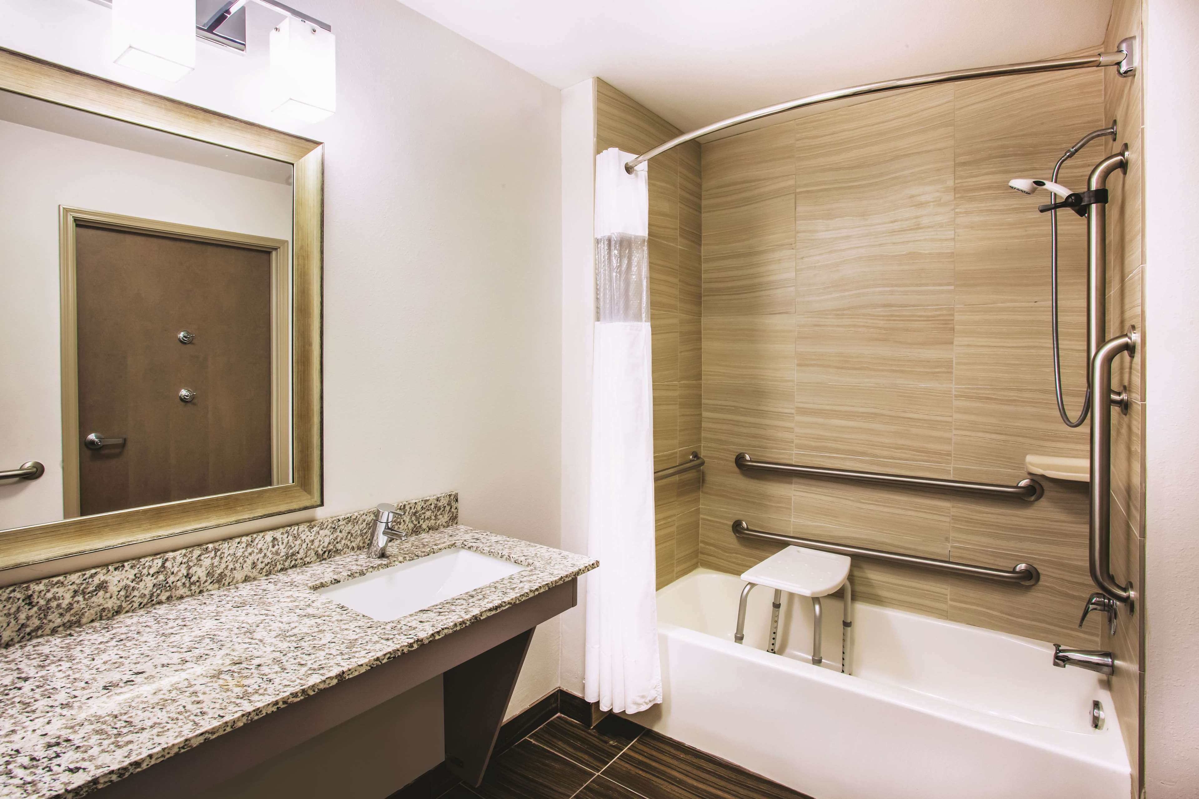 La Quinta Inn & Suites by Wyndham St. Paul - Woodbury