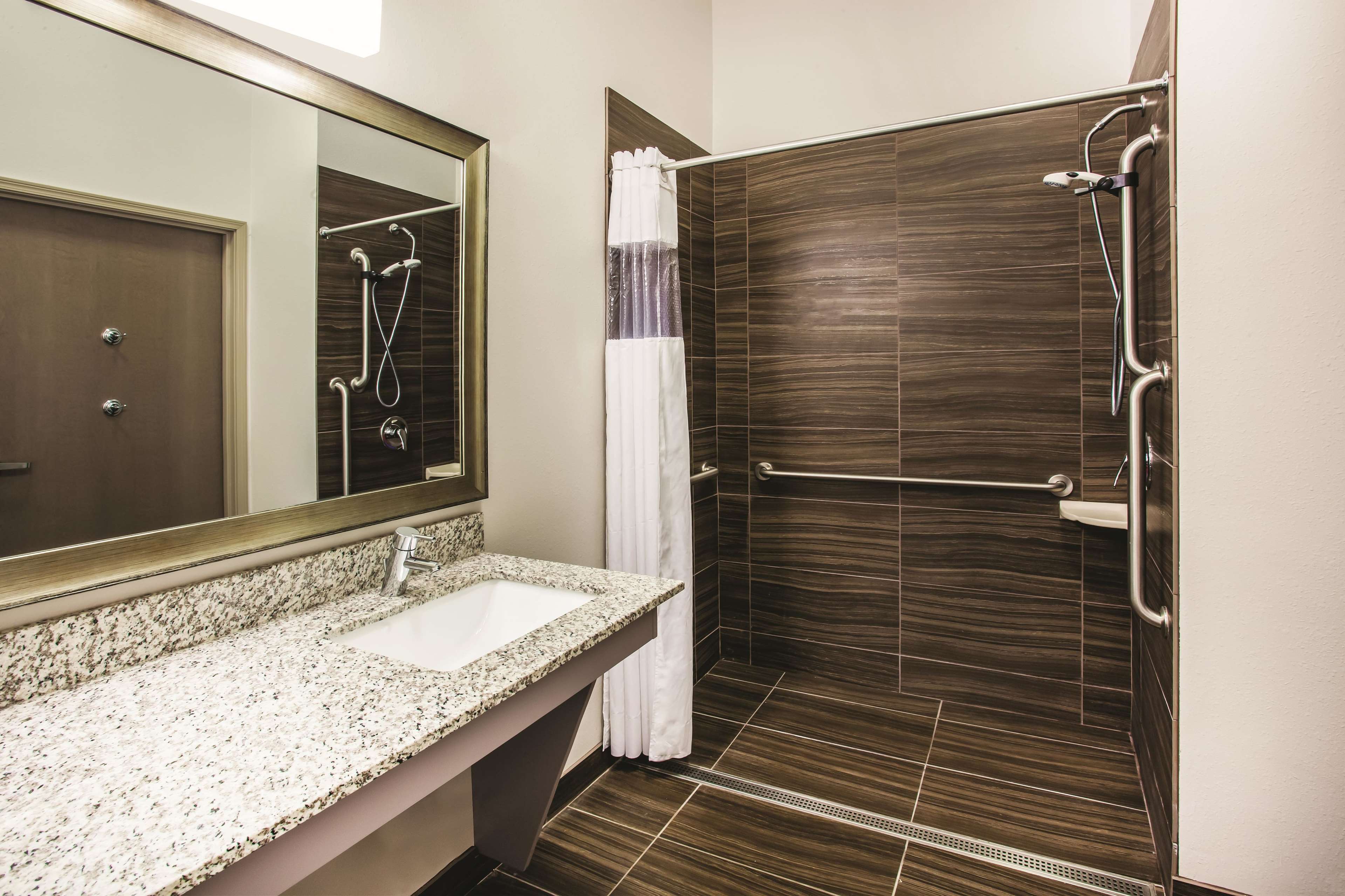 La Quinta Inn & Suites by Wyndham St. Paul - Woodbury