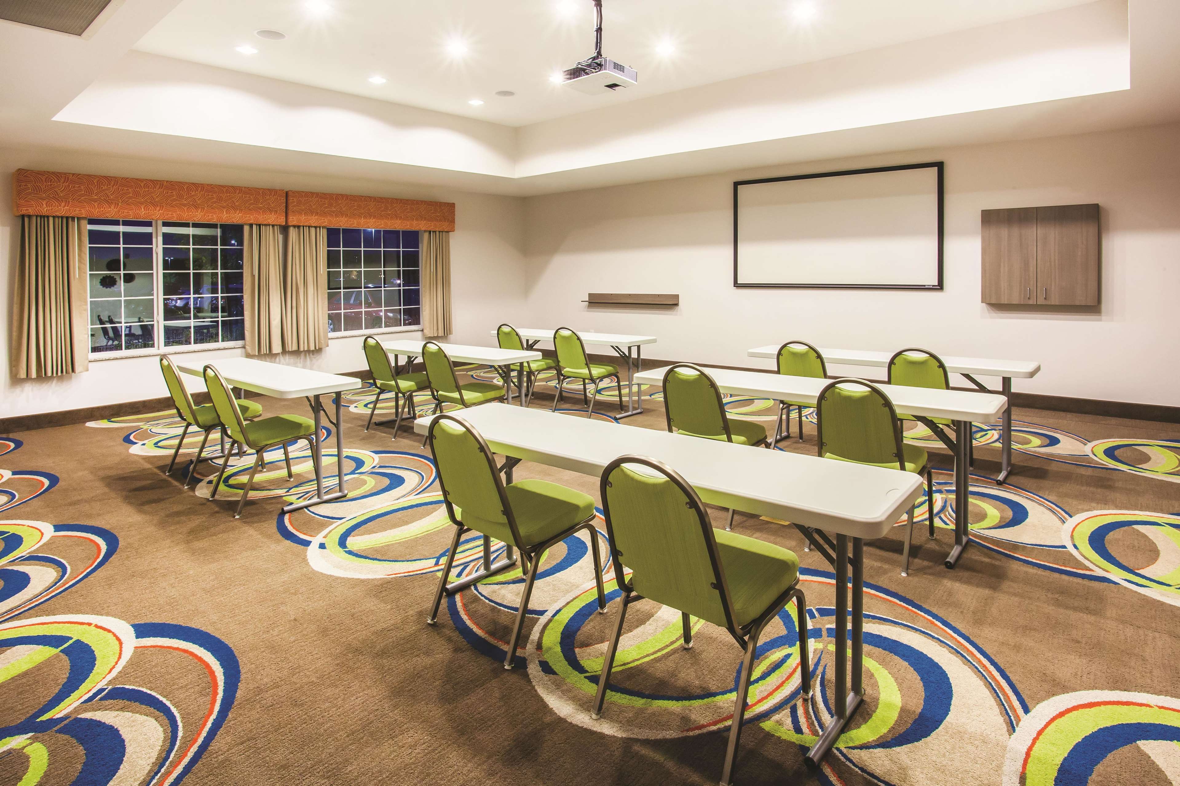 La Quinta Inn & Suites by Wyndham St. Paul - Woodbury