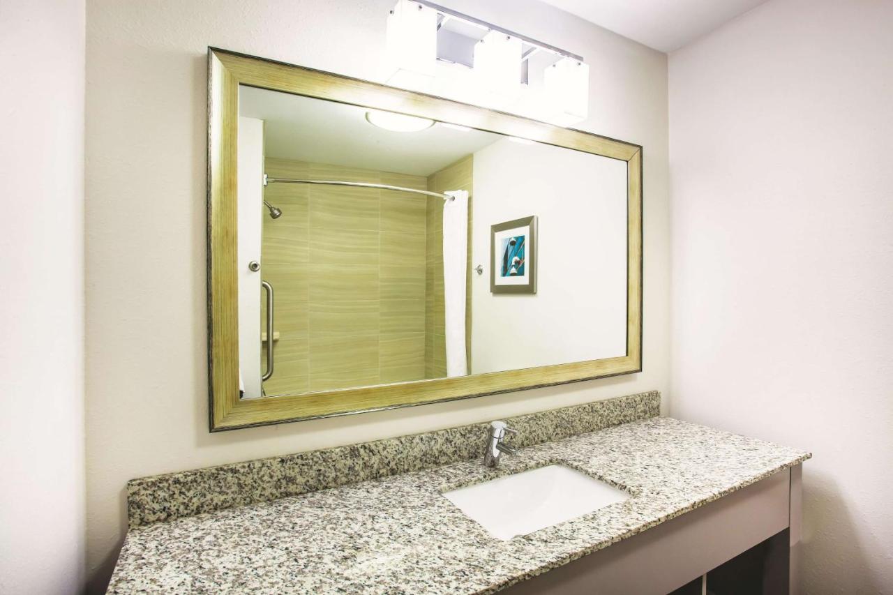 La Quinta Inn & Suites by Wyndham St. Paul - Woodbury