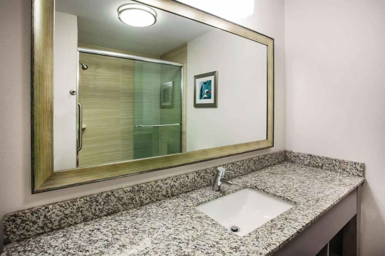 La Quinta Inn & Suites by Wyndham St. Paul - Woodbury