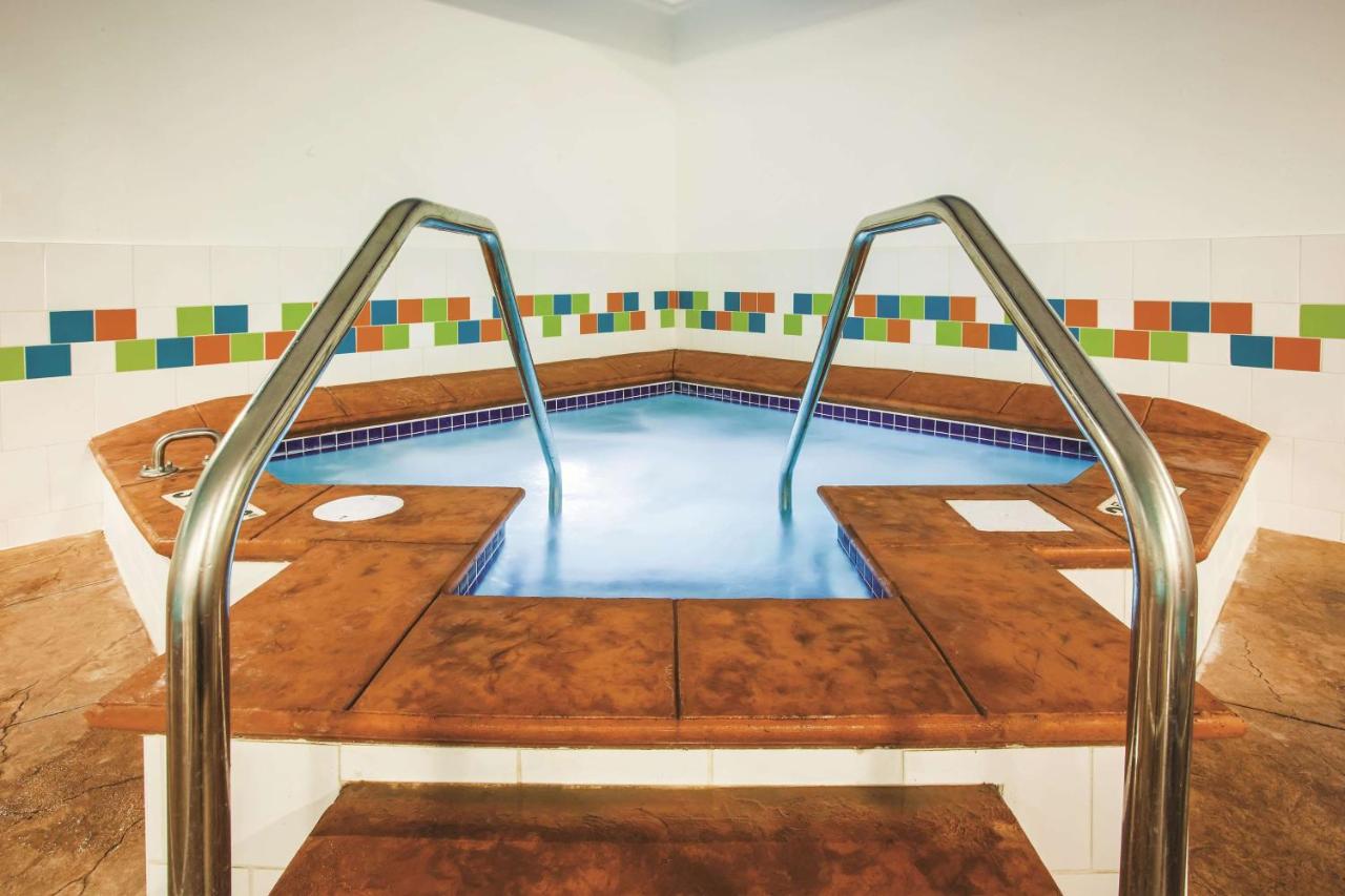 La Quinta Inn & Suites by Wyndham St. Paul - Woodbury