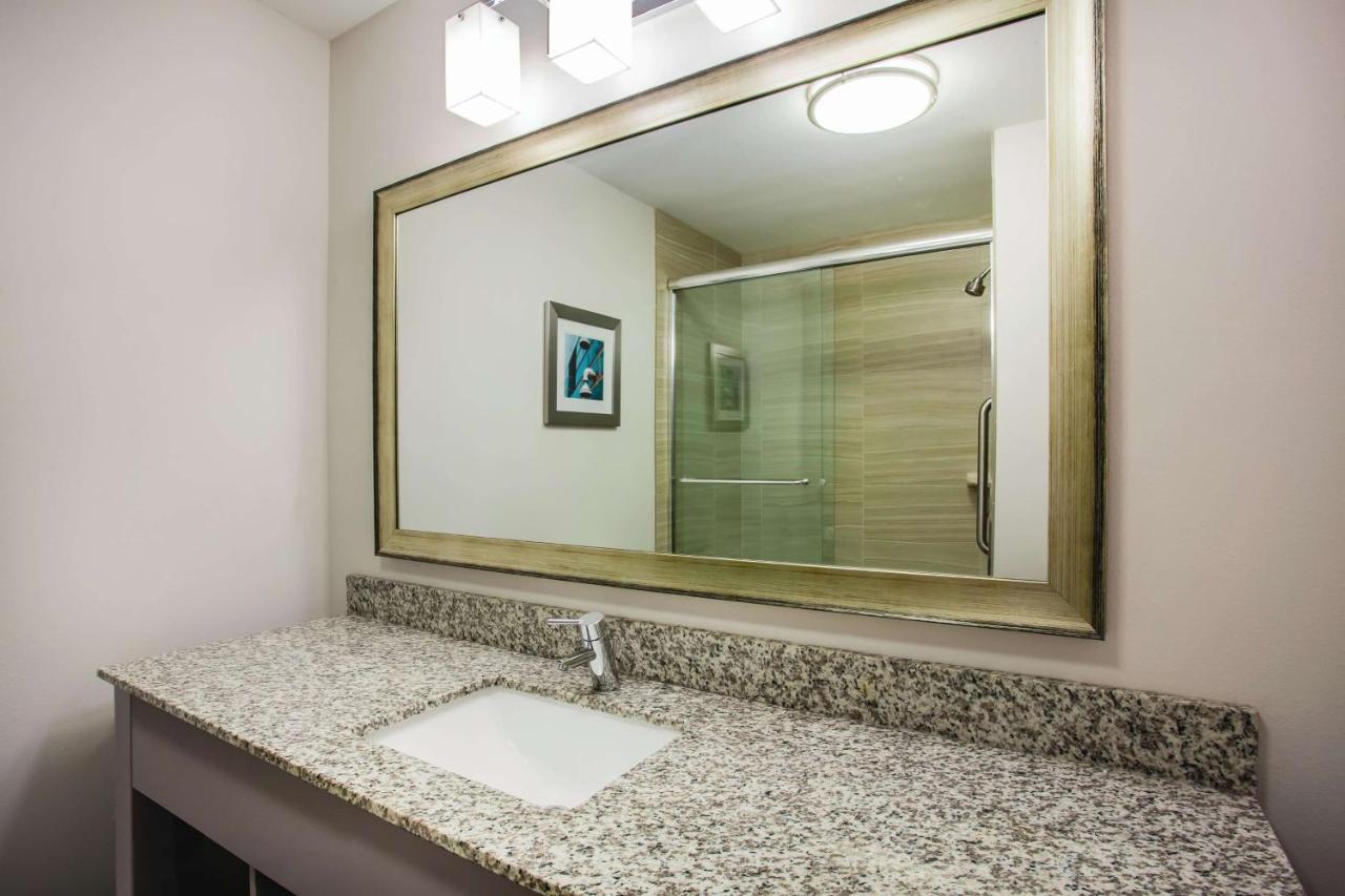 La Quinta Inn & Suites by Wyndham St. Paul - Woodbury