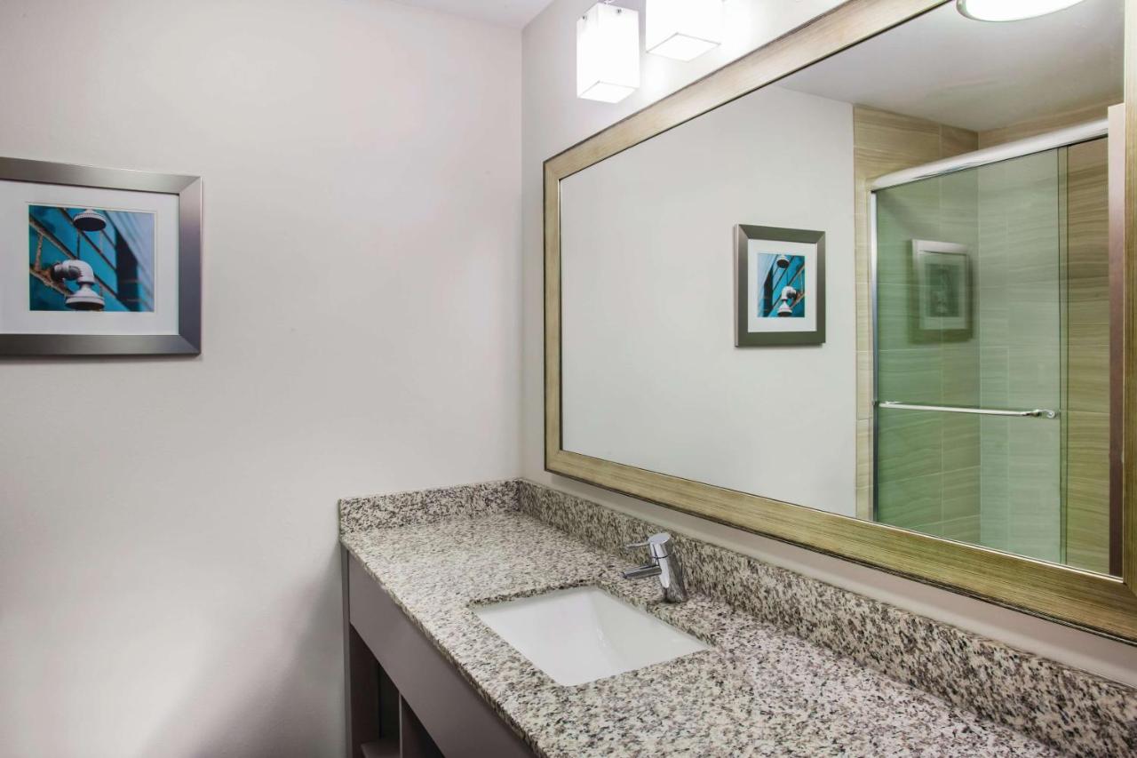 La Quinta Inn & Suites by Wyndham St. Paul - Woodbury