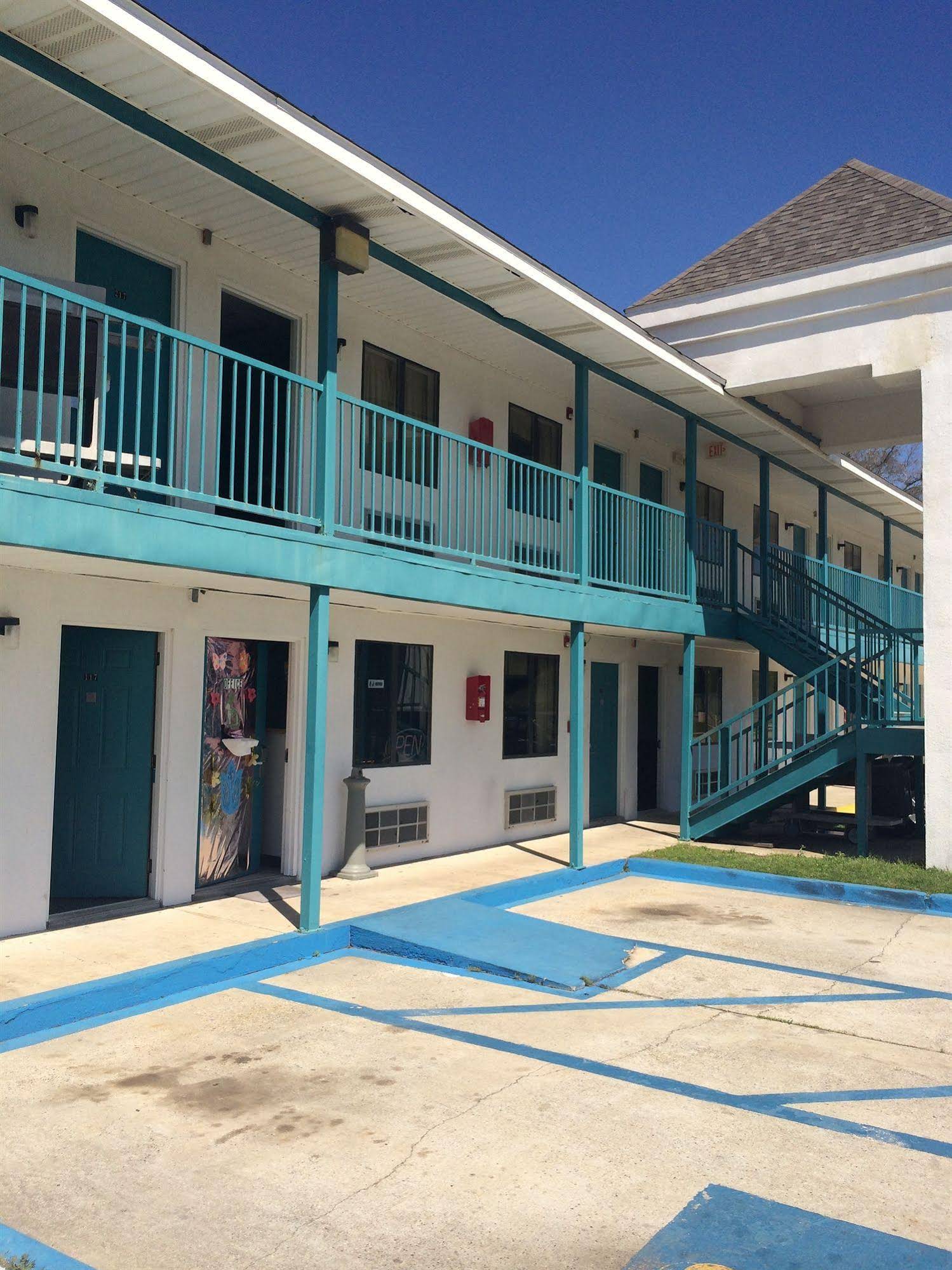 Broadway Inn Express