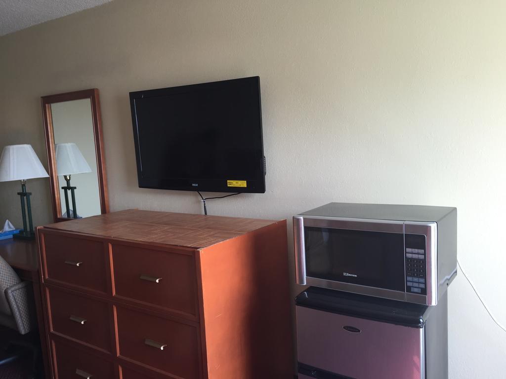 Super 8 by Wyndham Biloxi