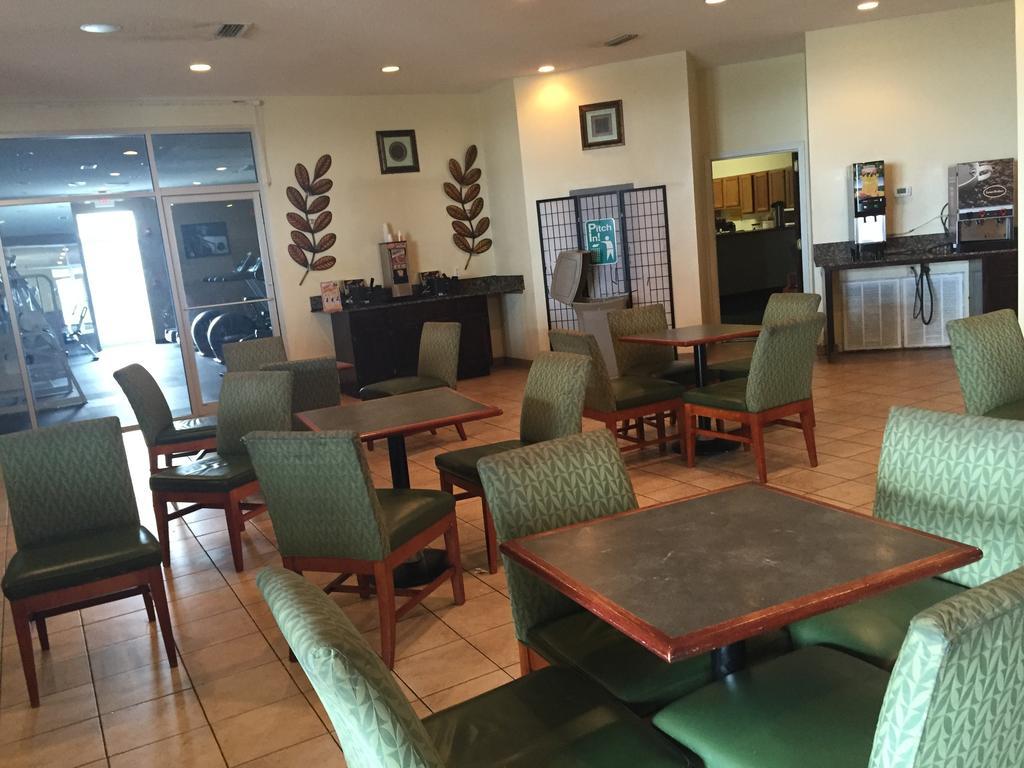 Super 8 by Wyndham Biloxi