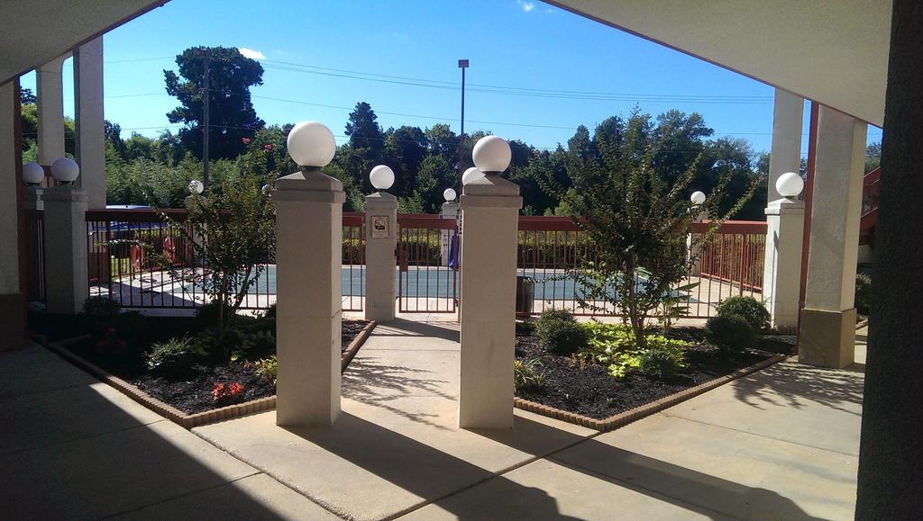 Days Inn by Wyndham Columbus