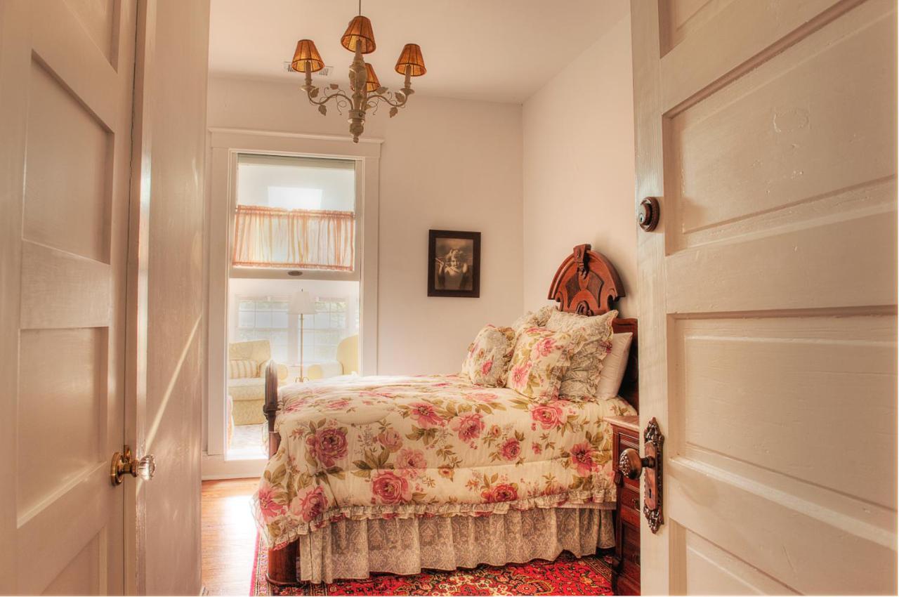 The Jackie O' House Bed And Breakfast