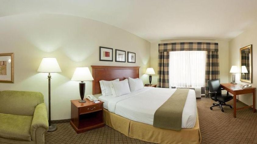 Holiday Inn Express & Suites Jackson - Flowood