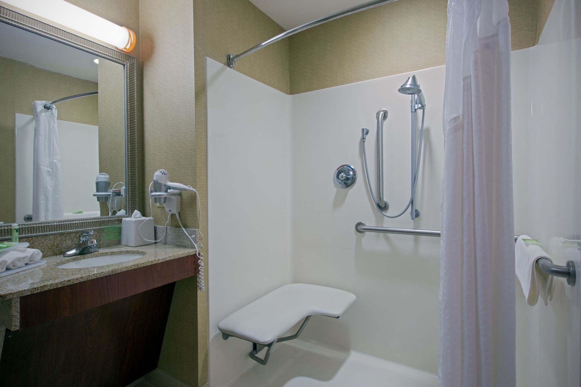 Holiday Inn Express & Suites Jackson - Flowood