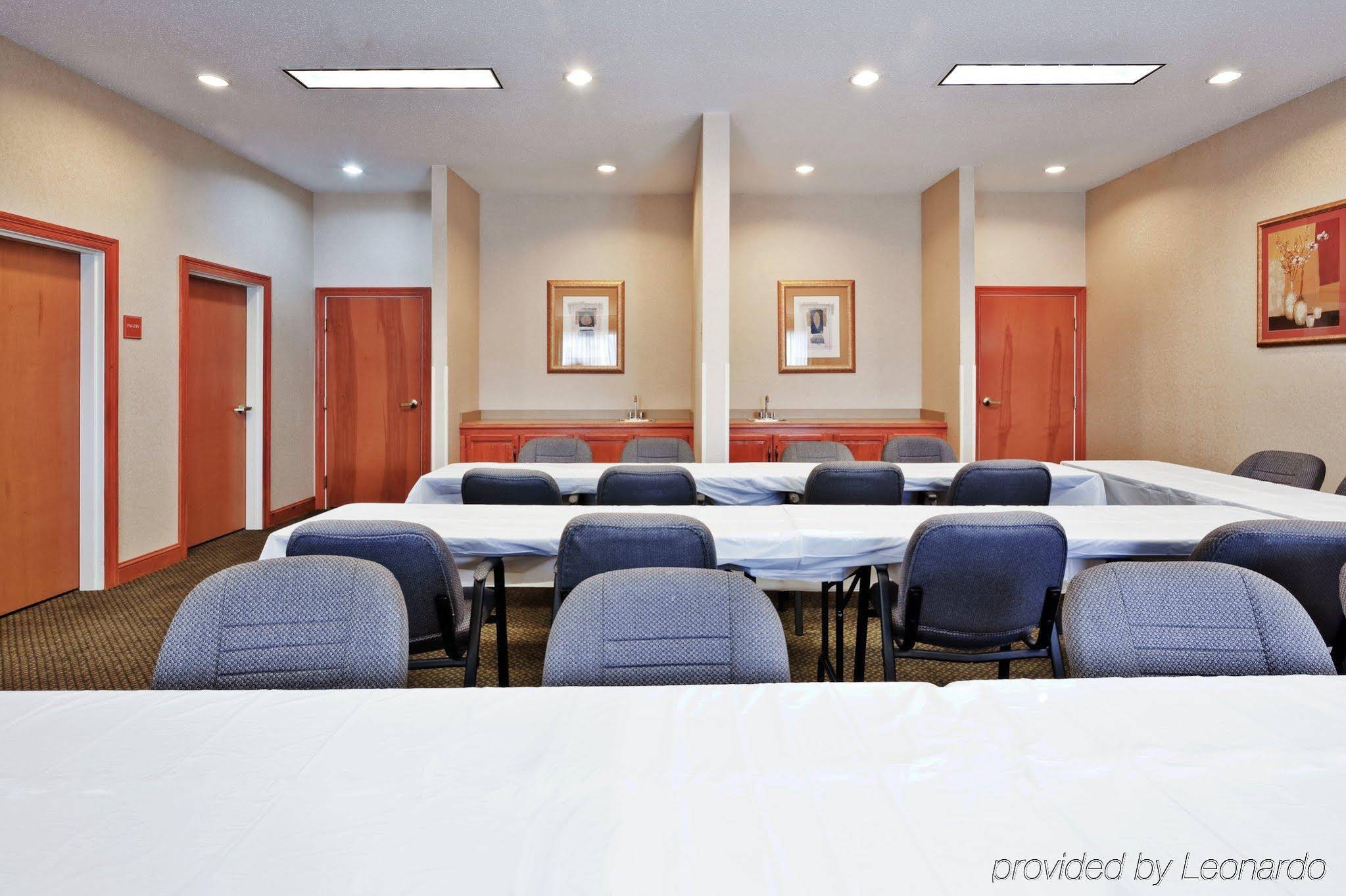 Holiday Inn Express & Suites Forest
