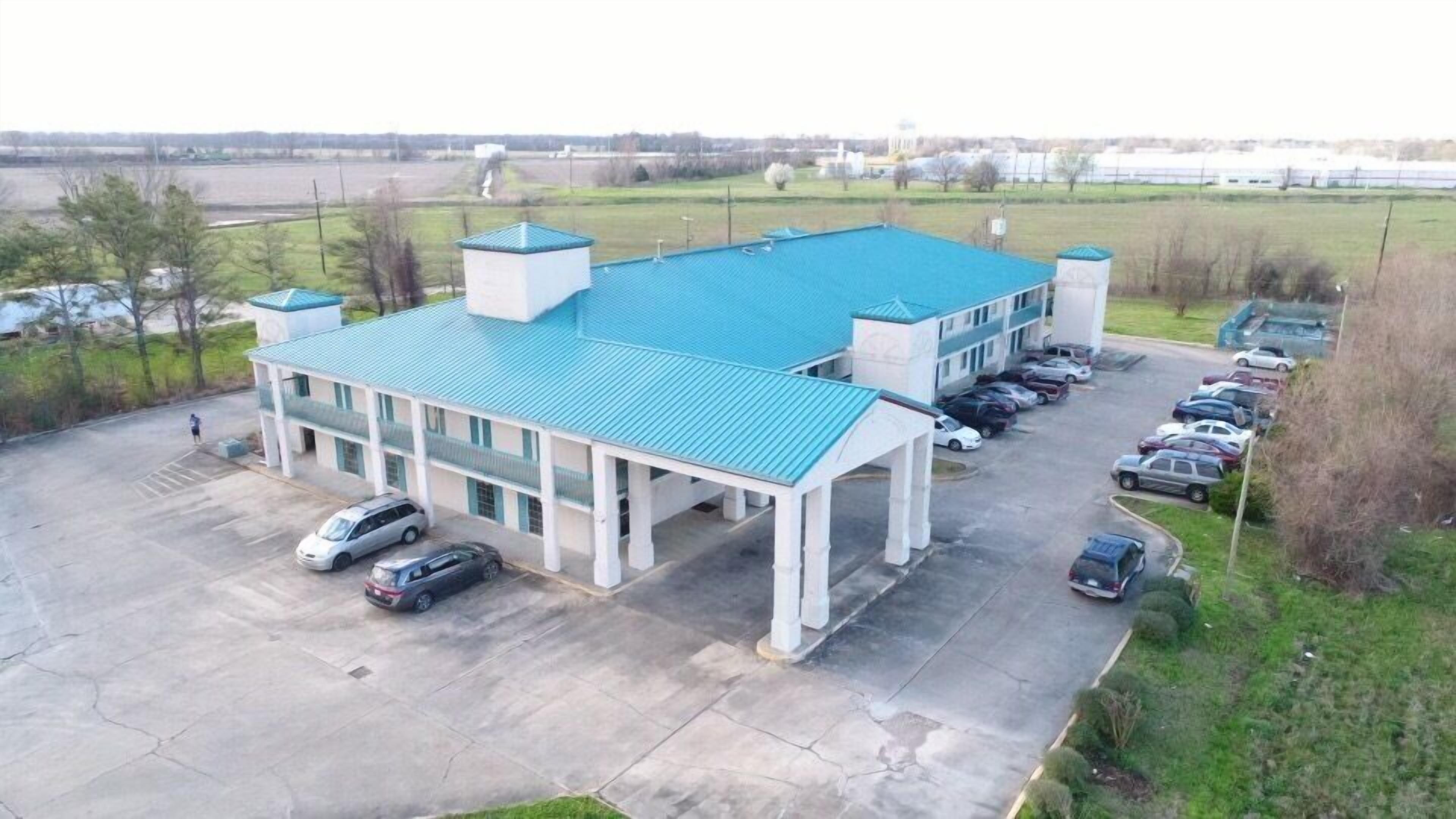 Deluxe Inn & Suites Greenwood