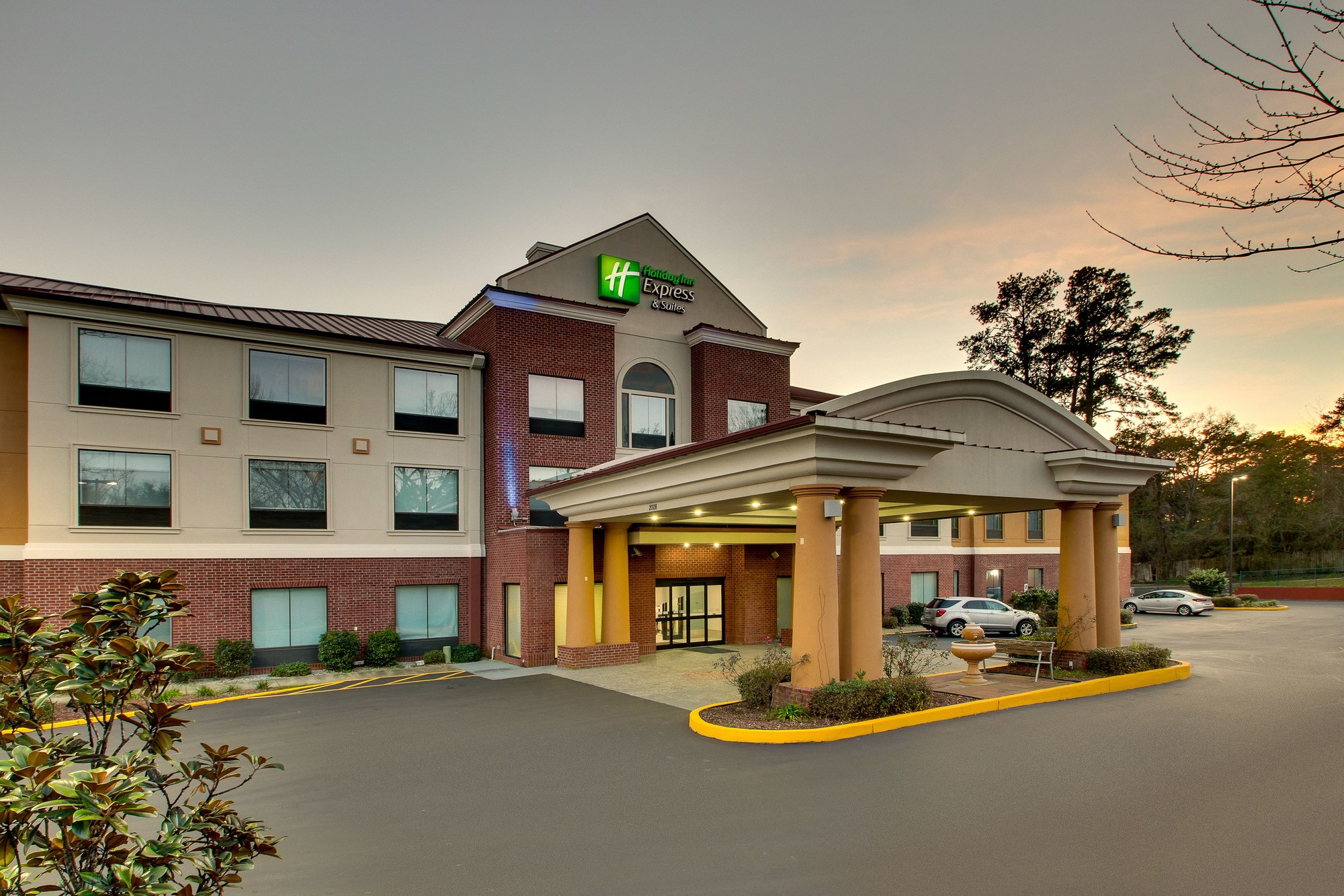 Holiday Inn Express & Suites Laurel