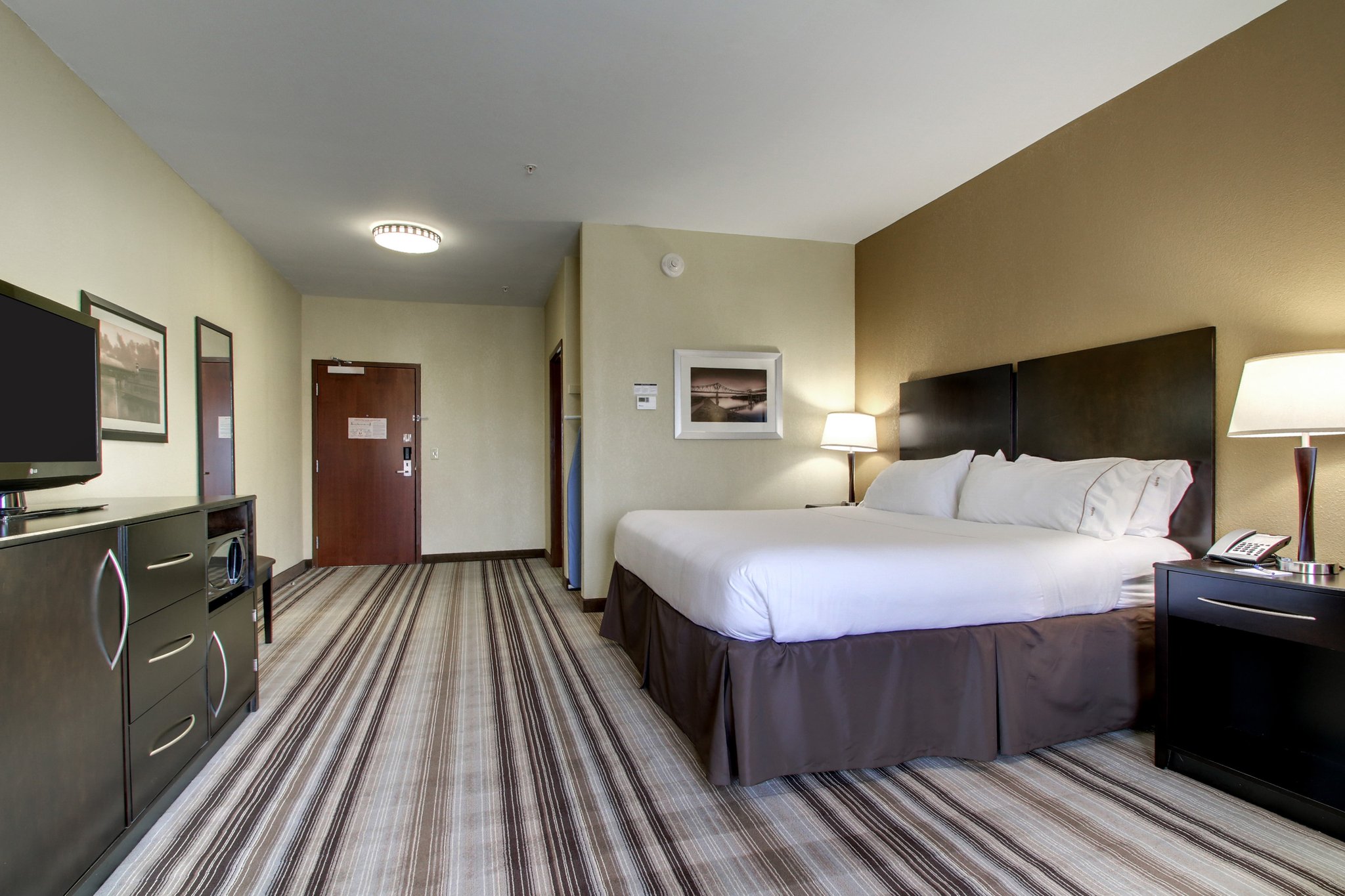 Holiday Inn Express & Suites Natchez South
