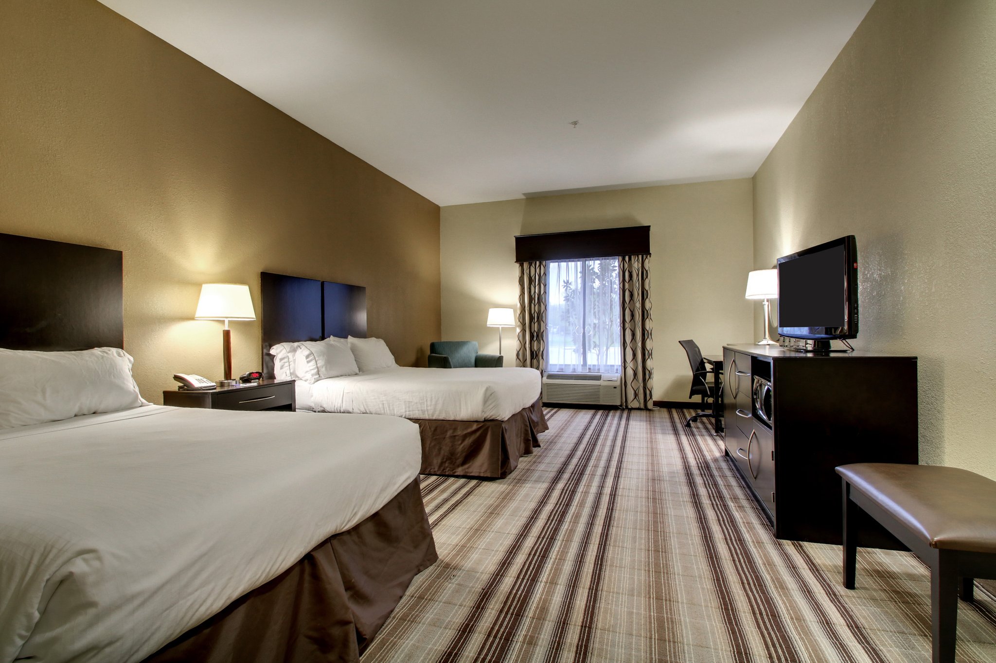 Holiday Inn Express & Suites Natchez South