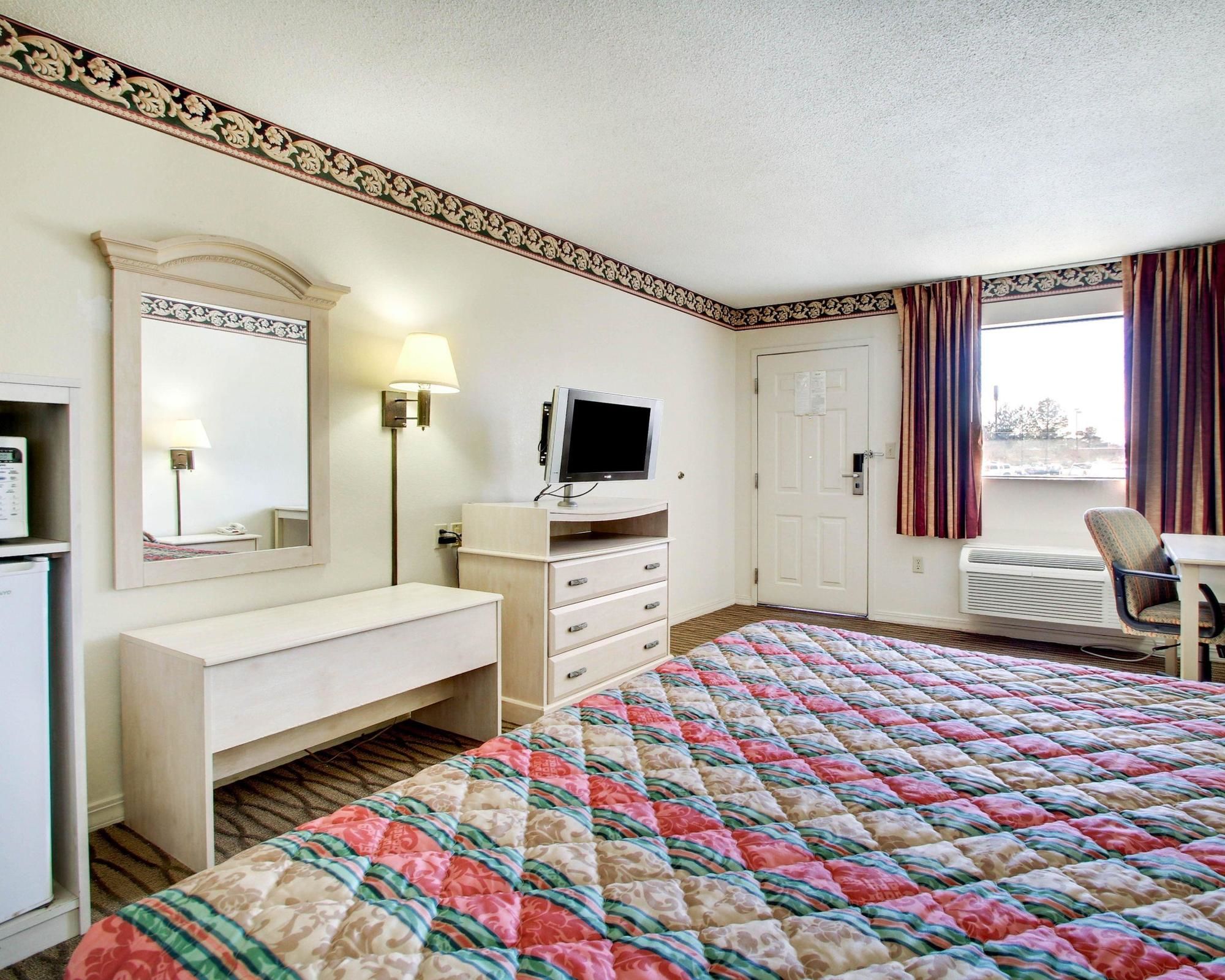 Econo Lodge Pearl
