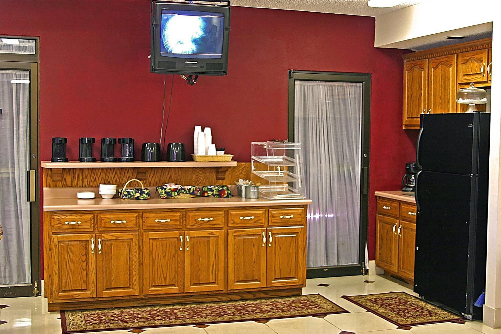 Days Inn & Suites by Wyndham Starkville