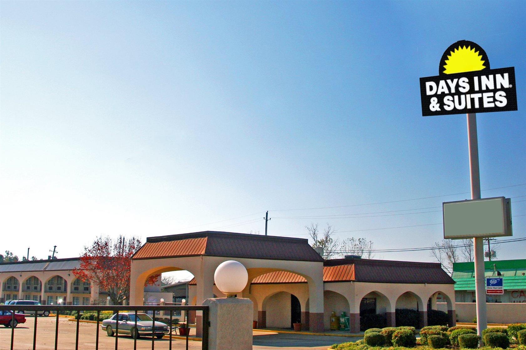 Days Inn & Suites by Wyndham Starkville
