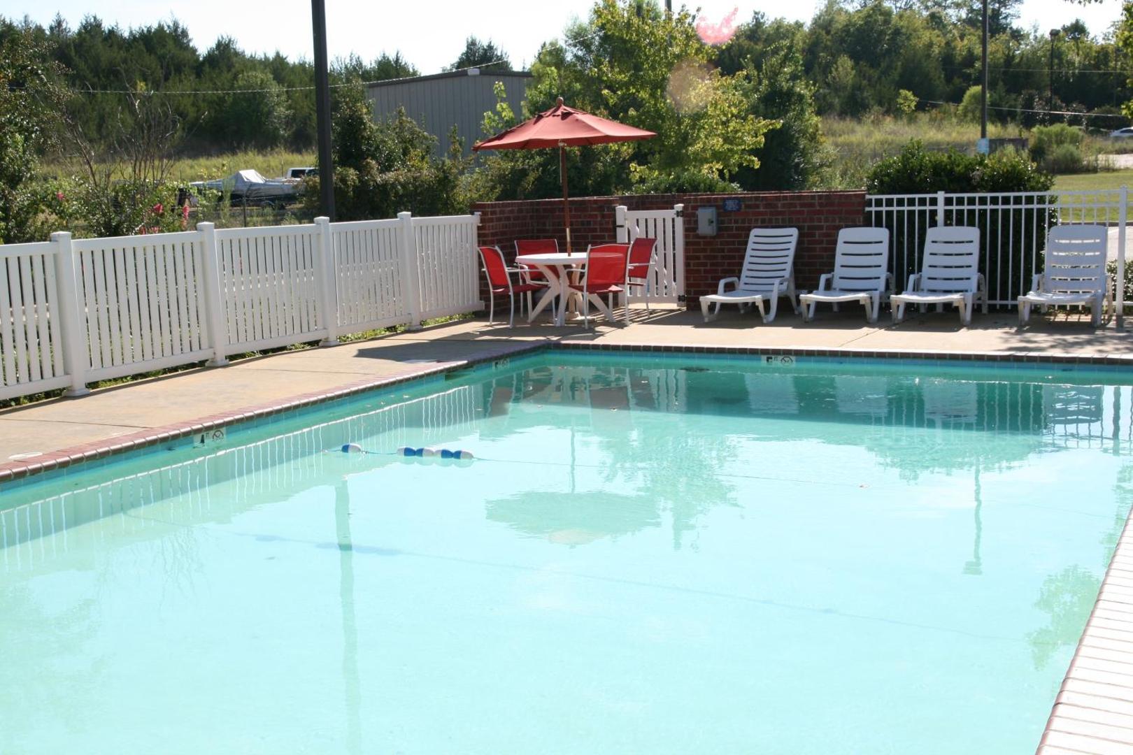 Starkville Inn & Suites