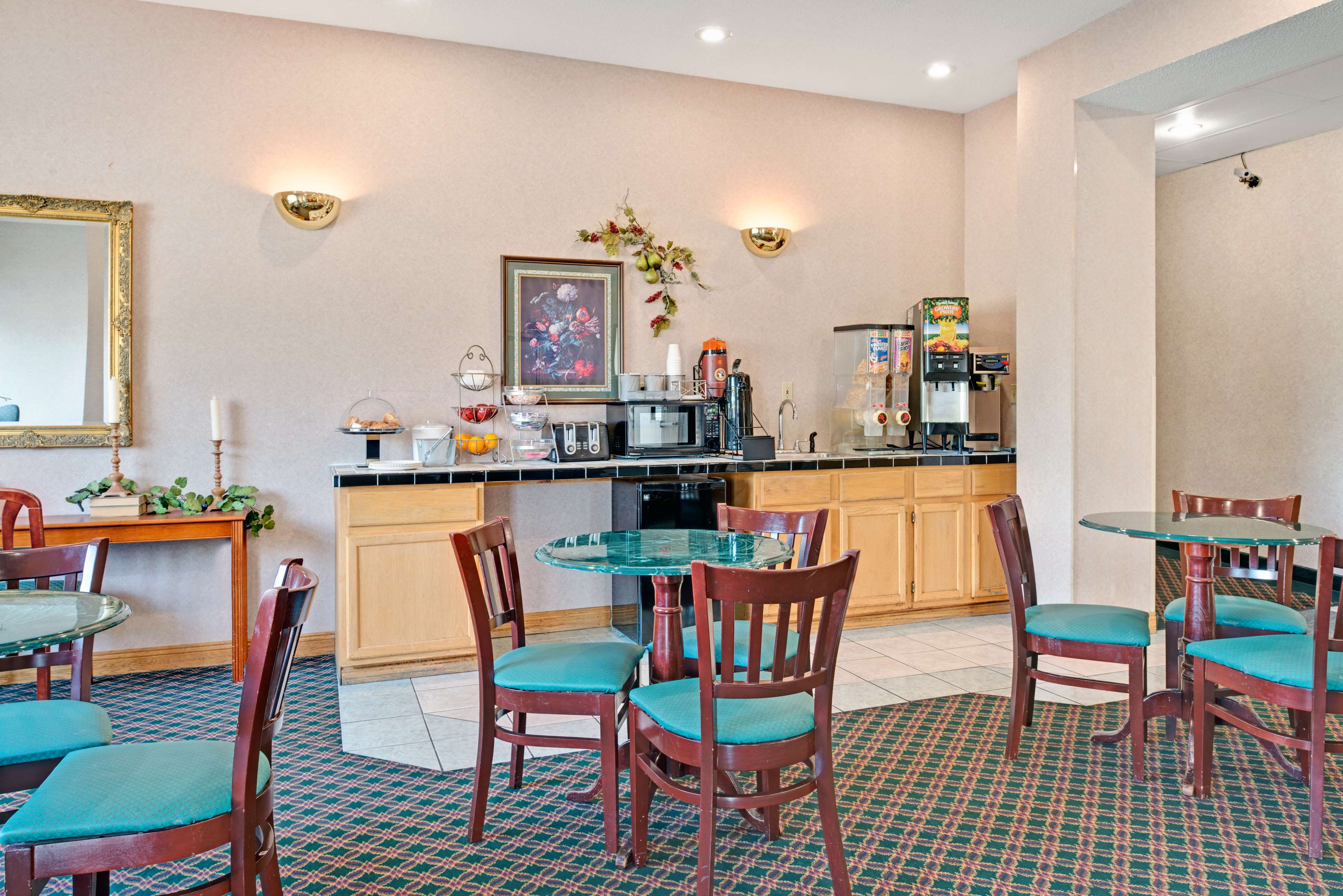 Travelodge by Wyndham St. Louis