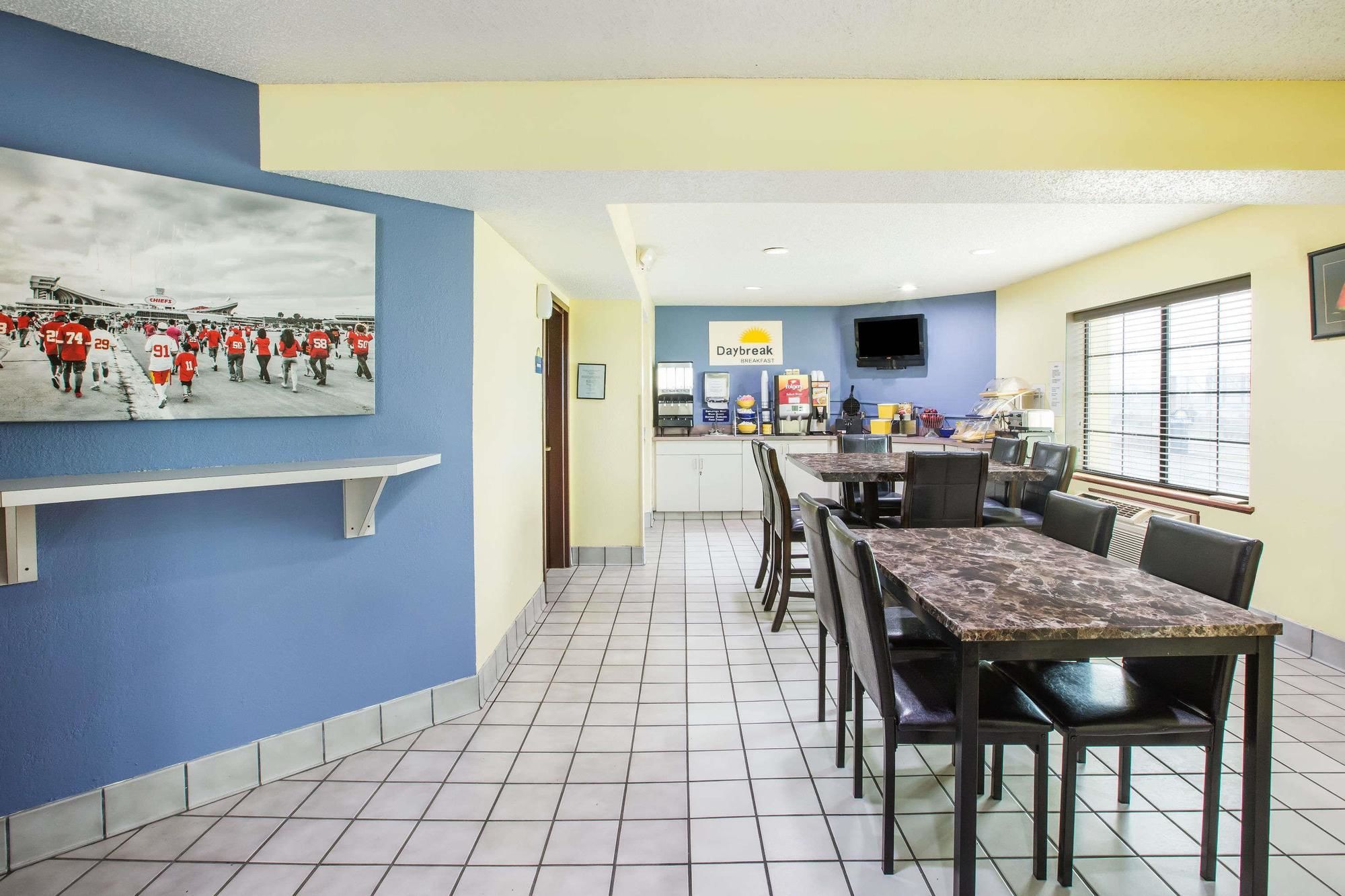 Days Inn by Wyndham Blue Springs