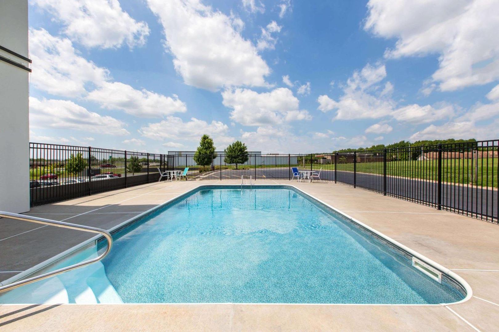 La Quinta Inn & Suites by Wyndham Blue Springs