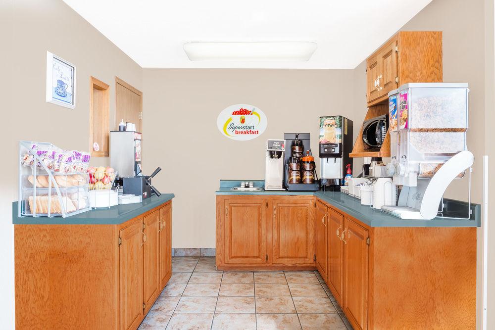 Super 8 by Wyndham Bolivar