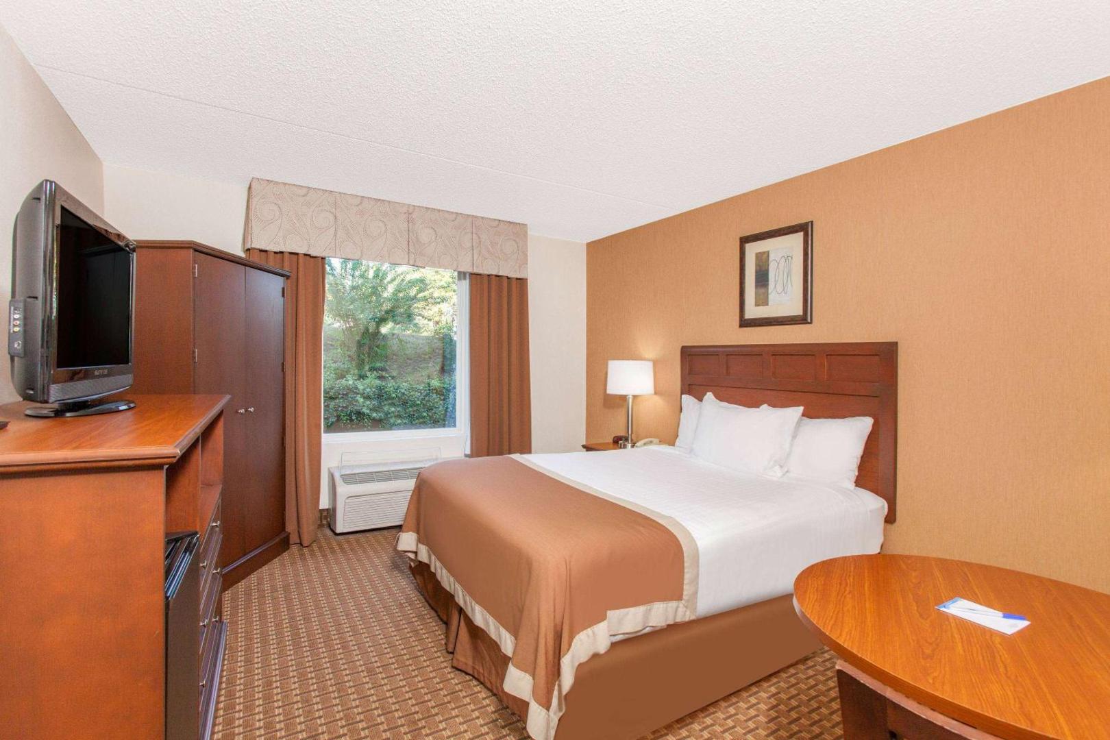 Baymont by Wyndham Branson - On the Strip