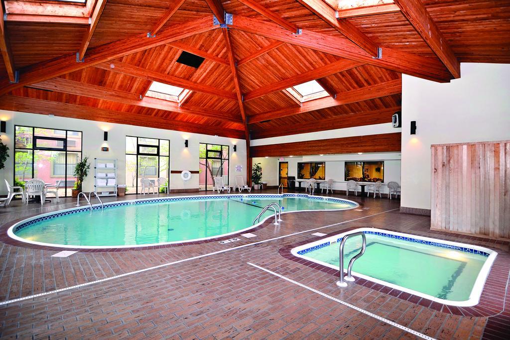 Comfort Inn & Suites Branson Meadows