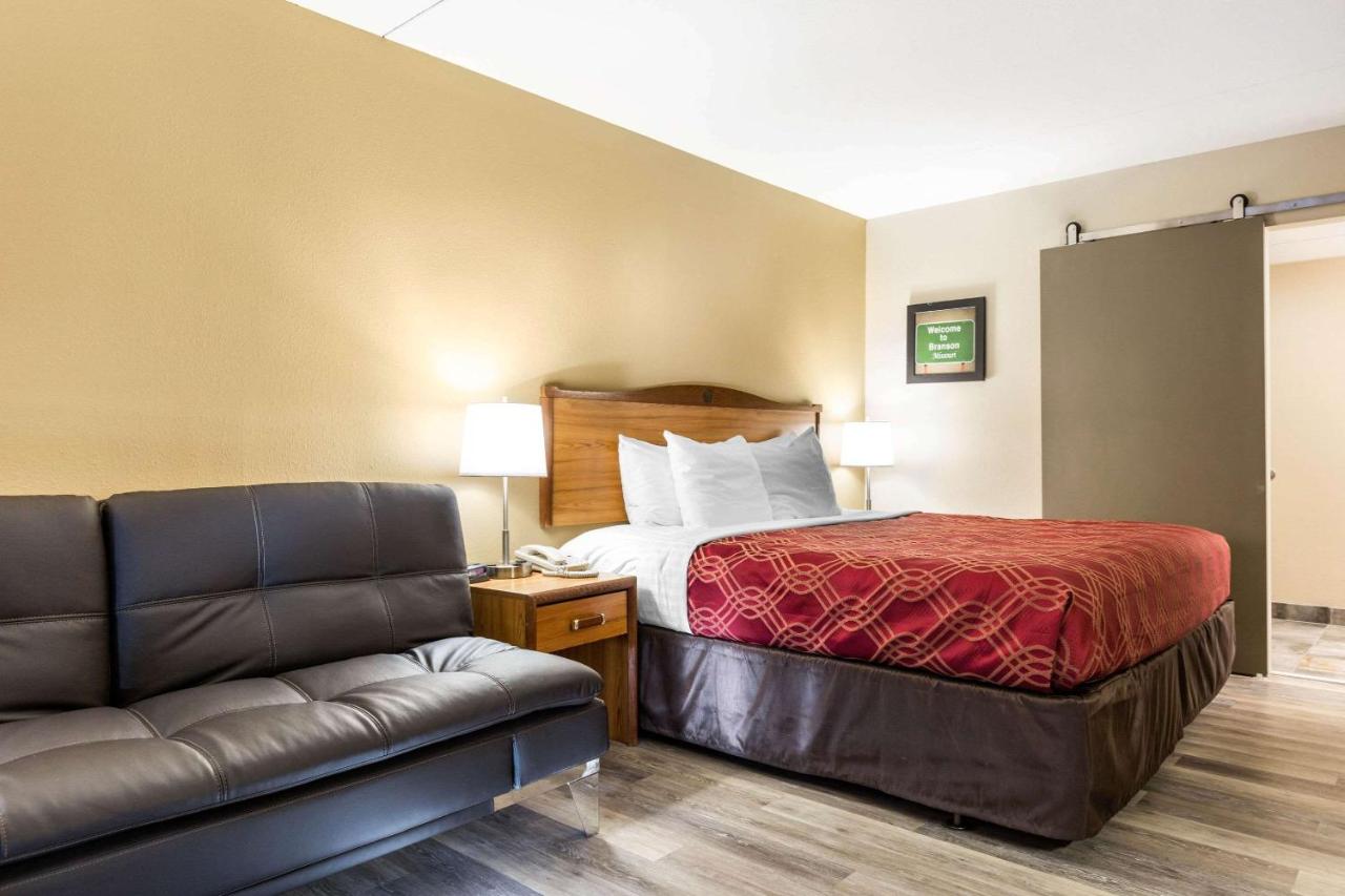 Econo Lodge Inn & Suites Branson Shepherd of the Hills Expy