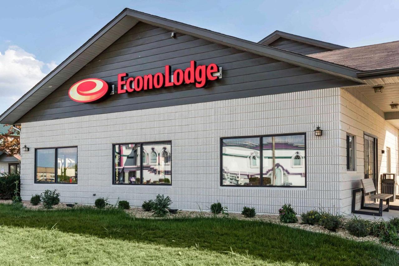 Econo Lodge Inn & Suites Branson Shepherd of the Hills Expy