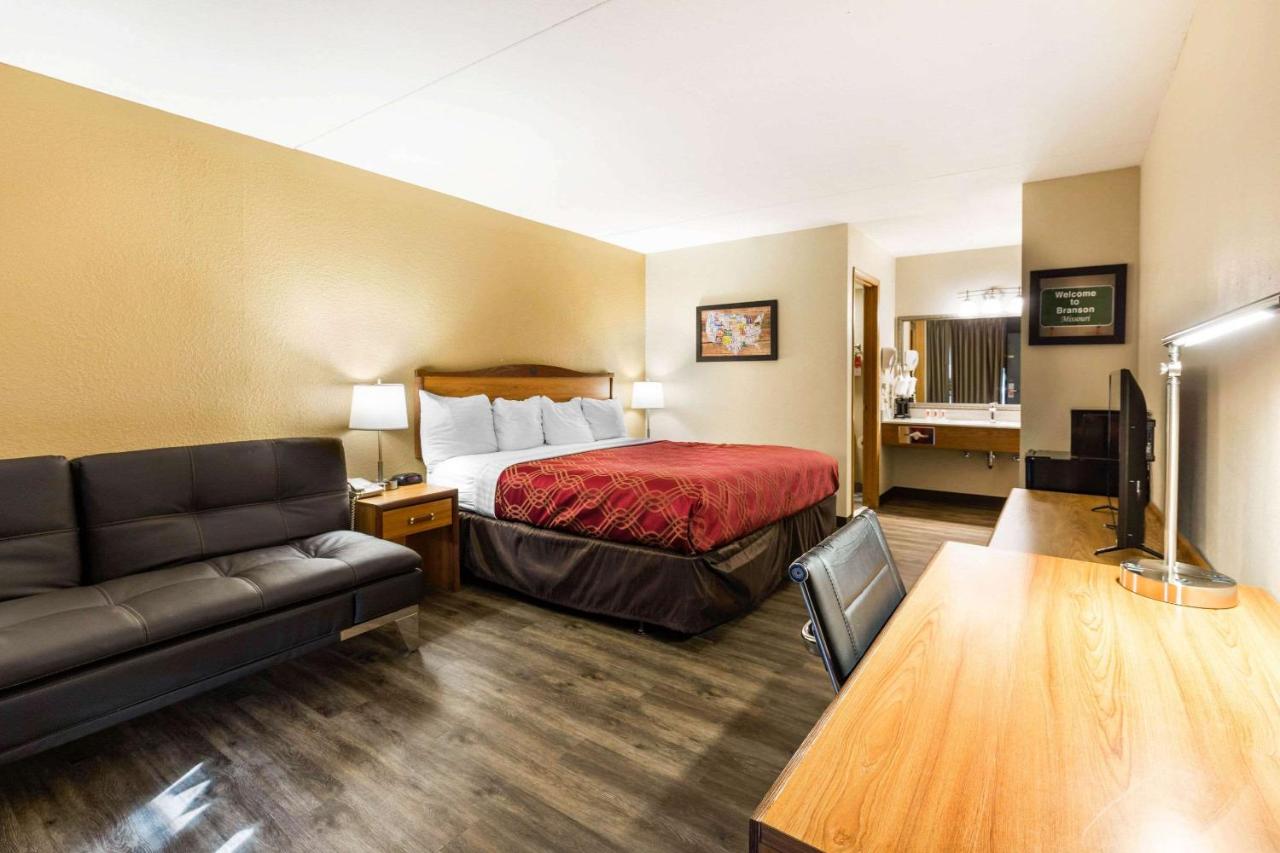 Econo Lodge Inn & Suites Branson Shepherd of the Hills Expy