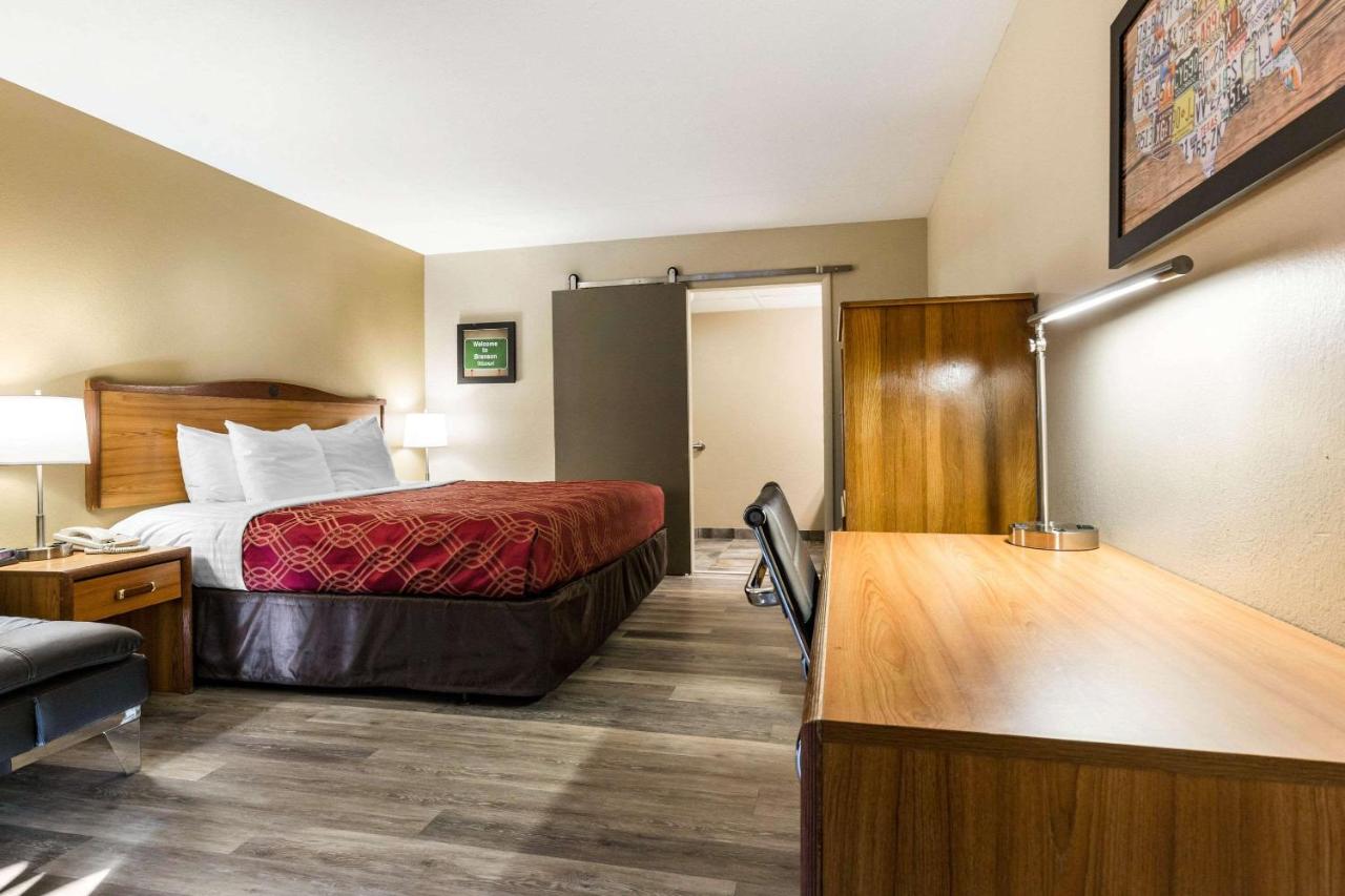 Econo Lodge Inn & Suites Branson Shepherd of the Hills Expy