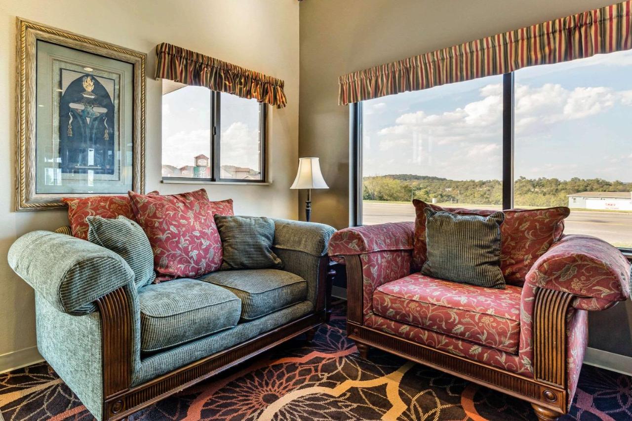 Econo Lodge Inn & Suites Branson Shepherd of the Hills Expy