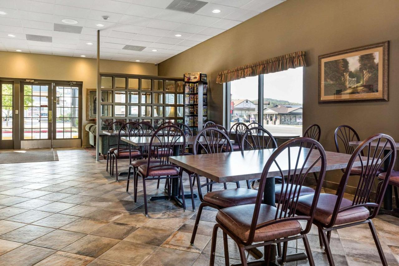 Econo Lodge Inn & Suites Branson Shepherd of the Hills Expy