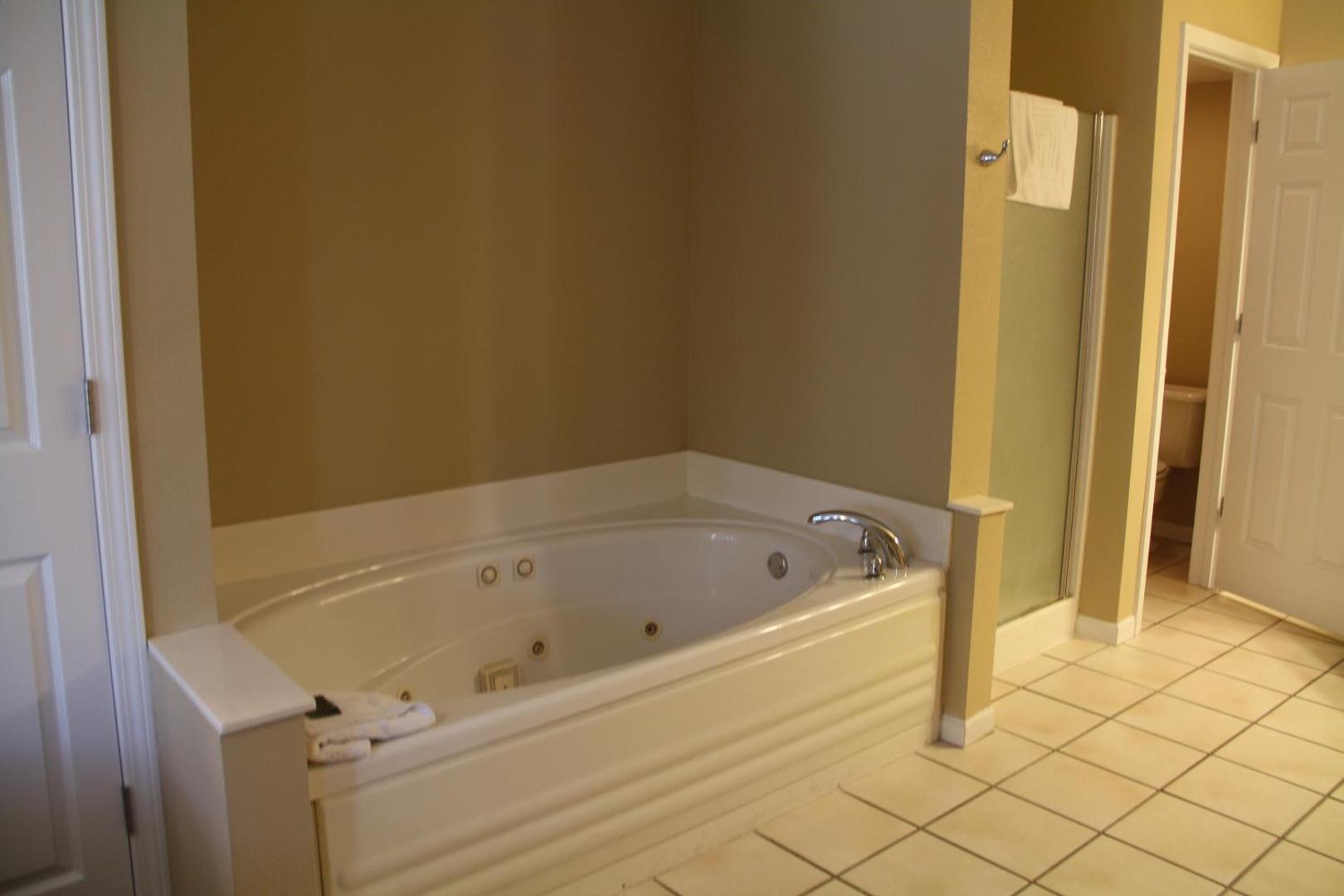 Grand Crowne Resorts - Grand Crowne