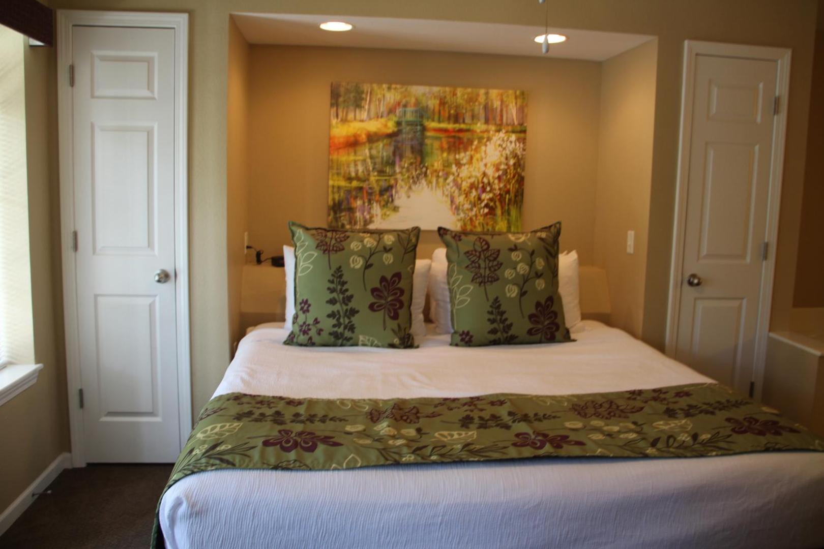 Grand Crowne Resorts - Grand Crowne