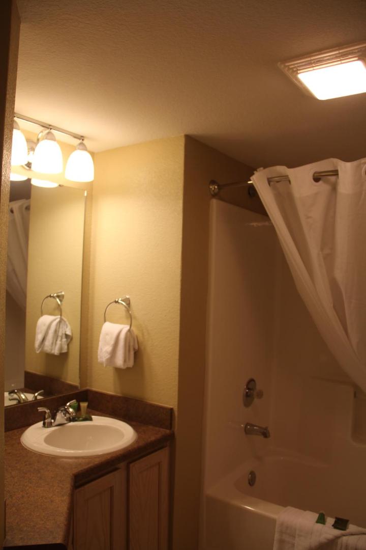 Grand Crowne Resorts - Grand Crowne