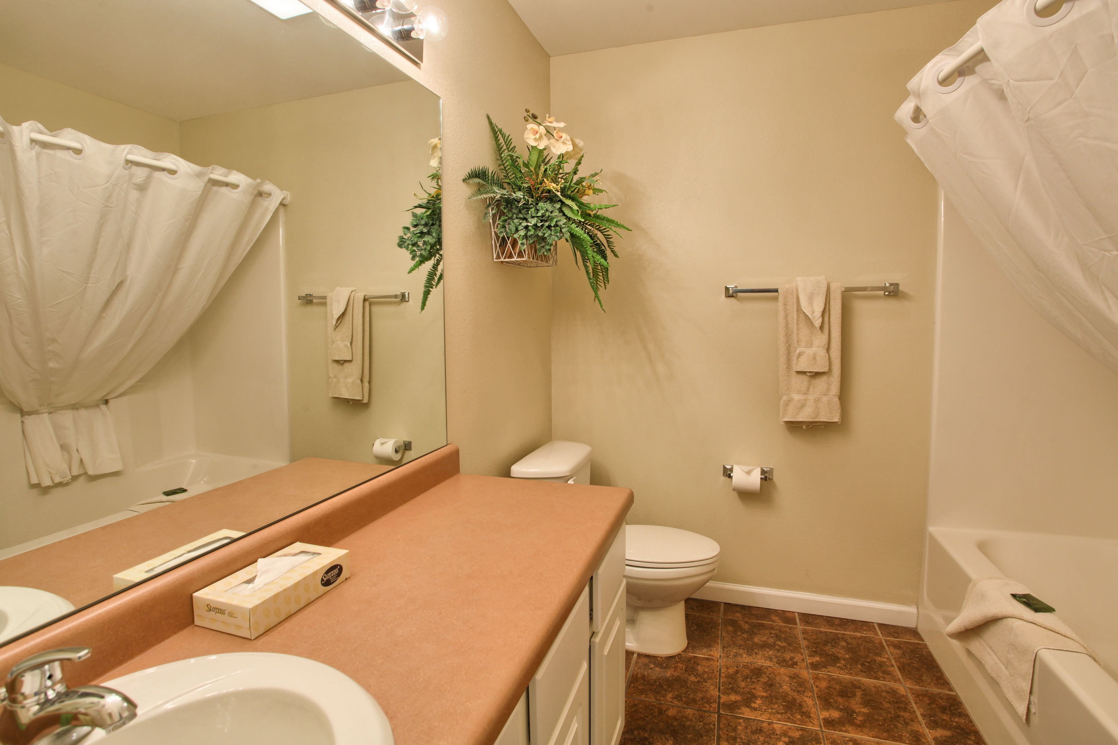 Grand Crowne Resorts - Grand Crowne