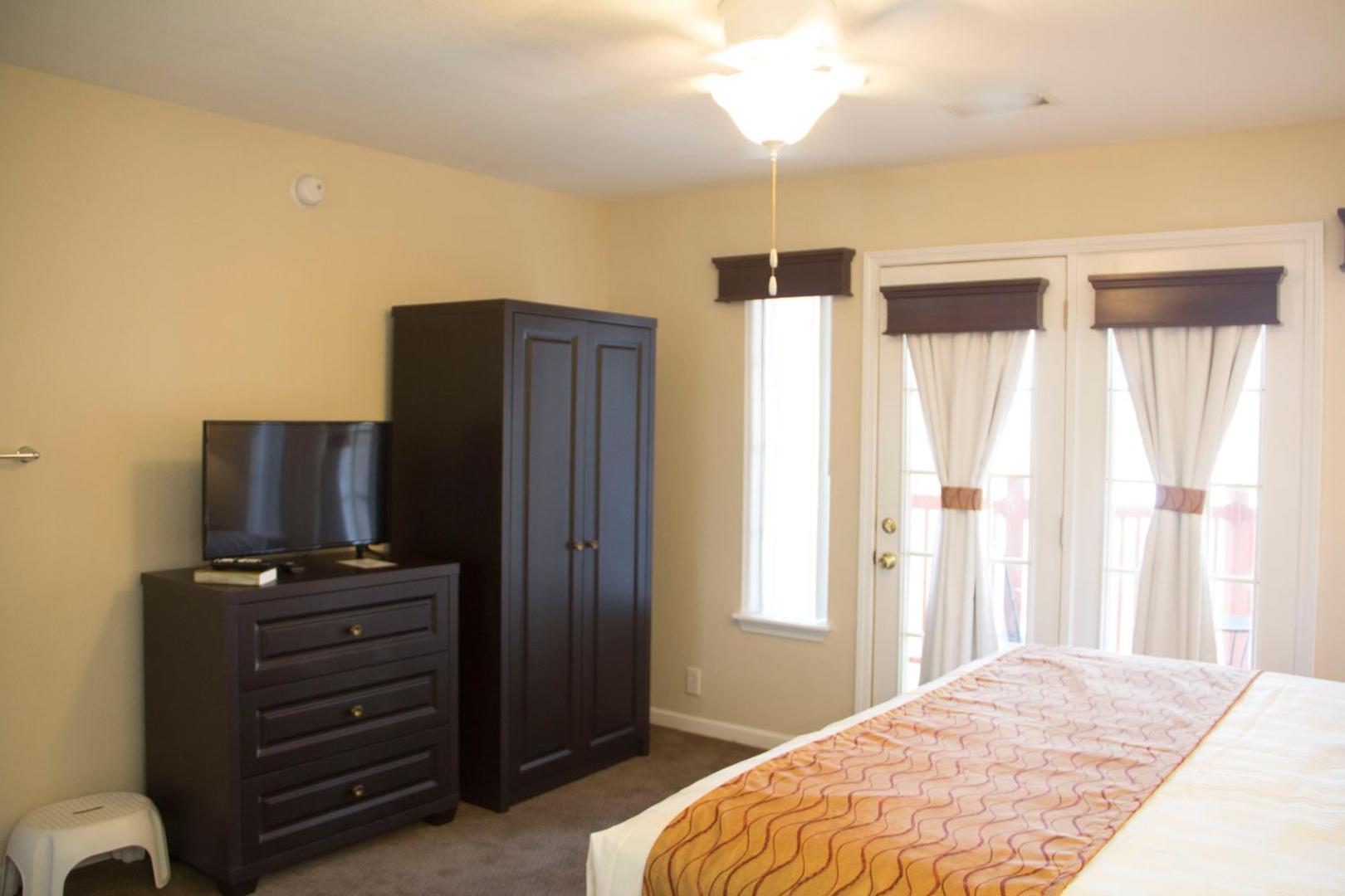 Grand Crowne Resorts - Grand Crowne