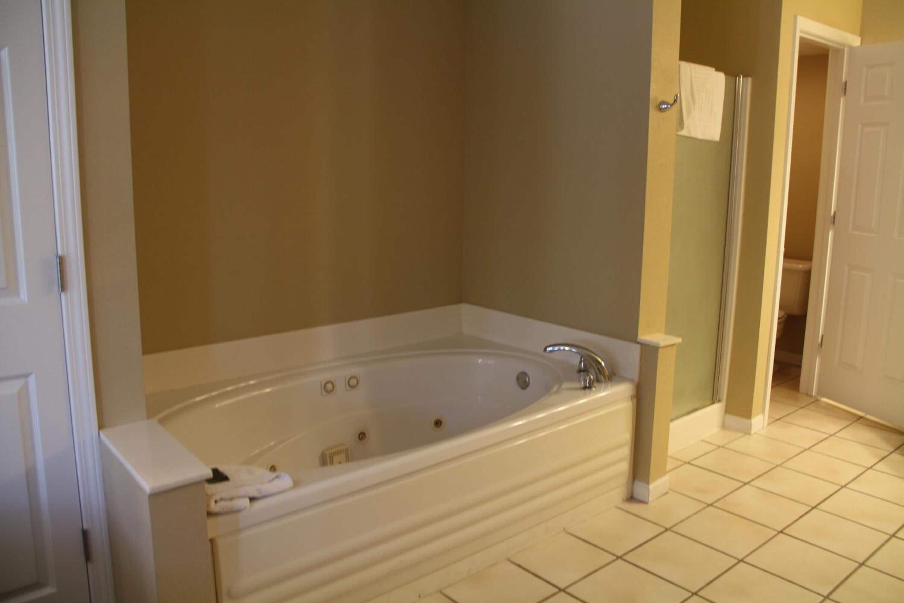 Grand Crowne Resorts - Grand Crowne