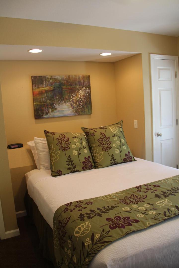 Grand Crowne Resorts - Grand Crowne