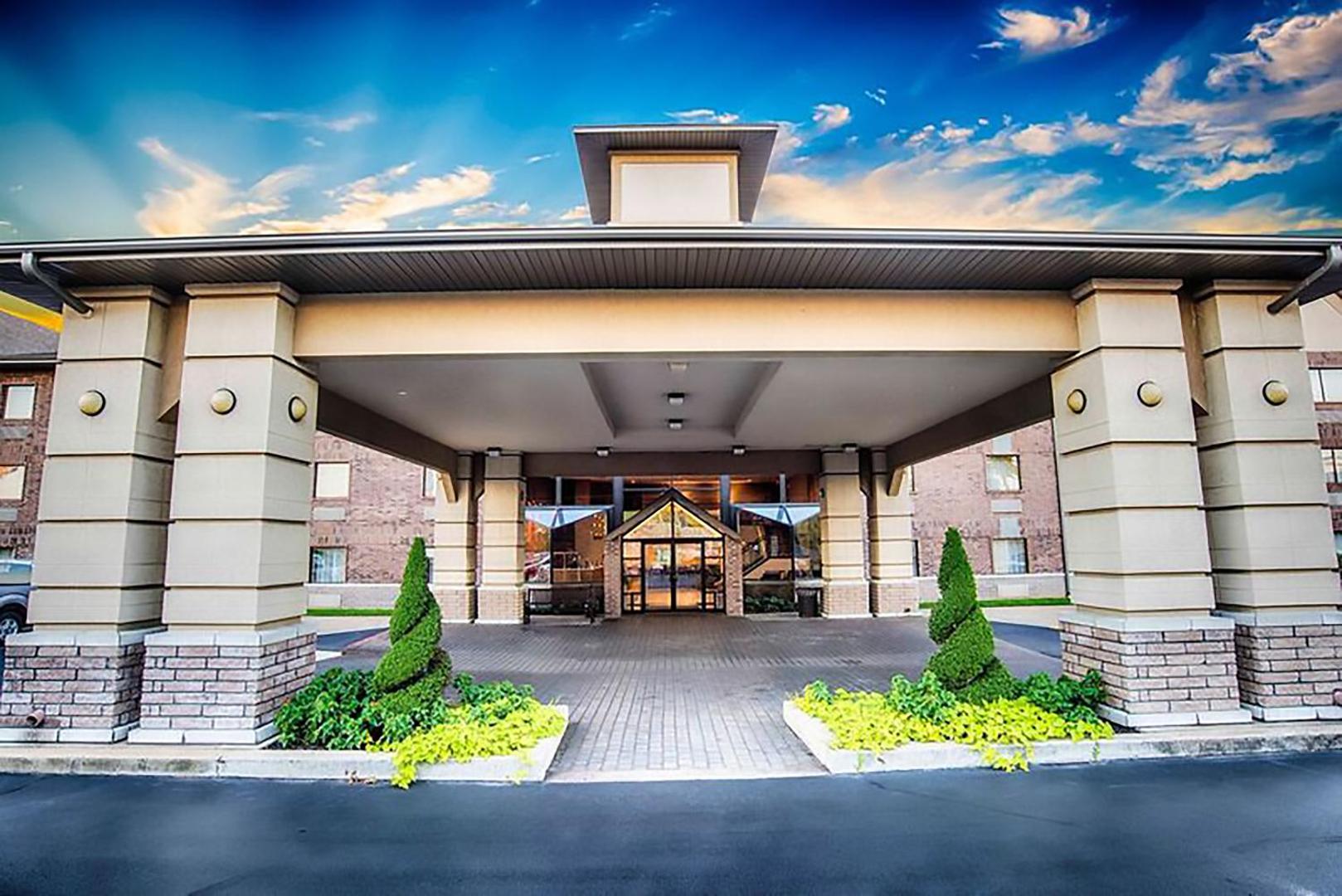 Grand Oaks