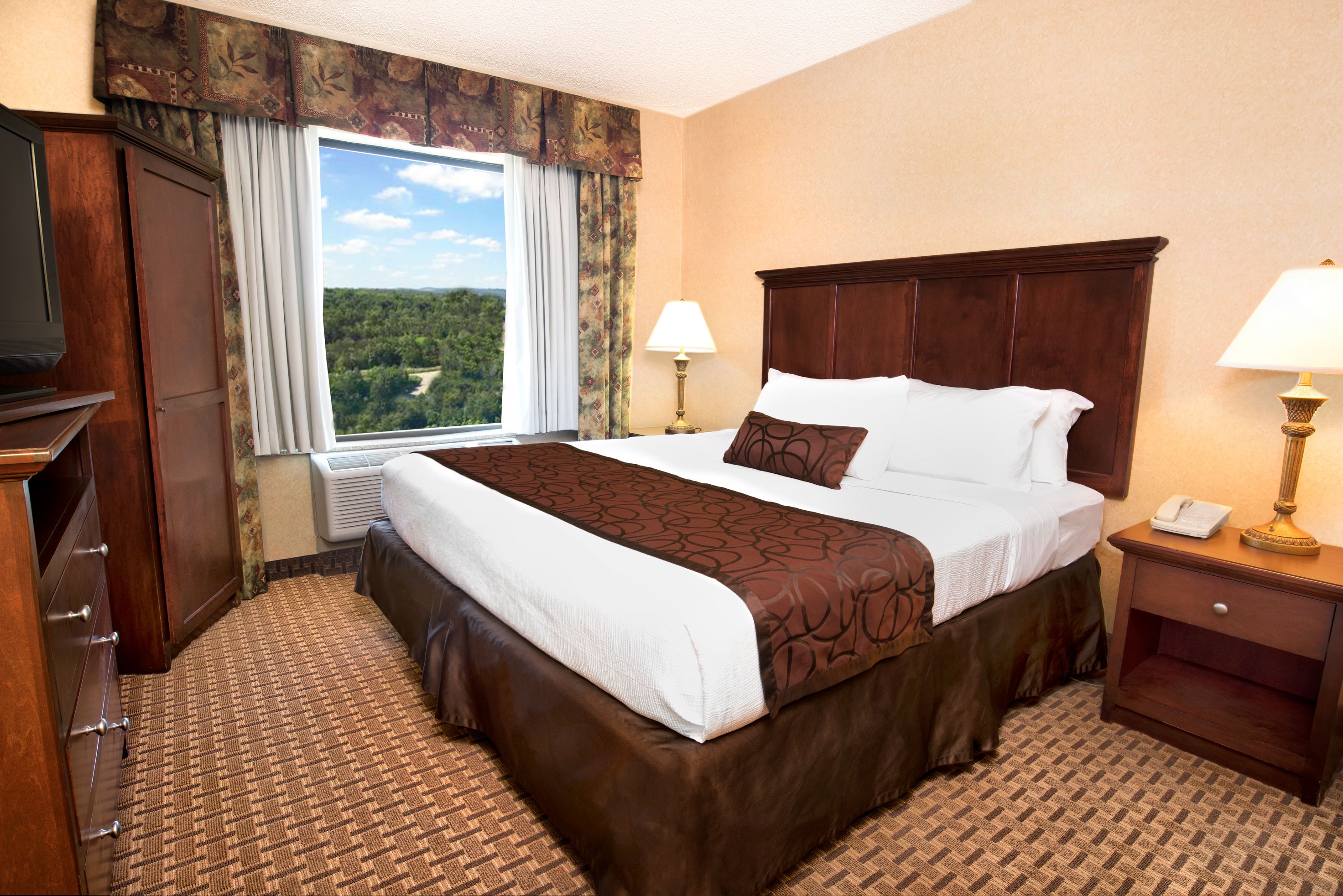 Grand Plaza Hotel & Conference Center