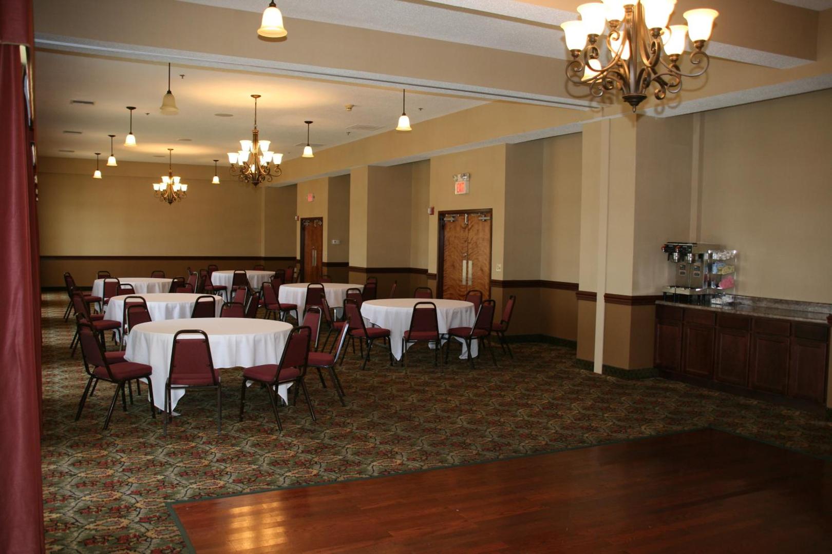Grand Plaza Hotel & Conference Center