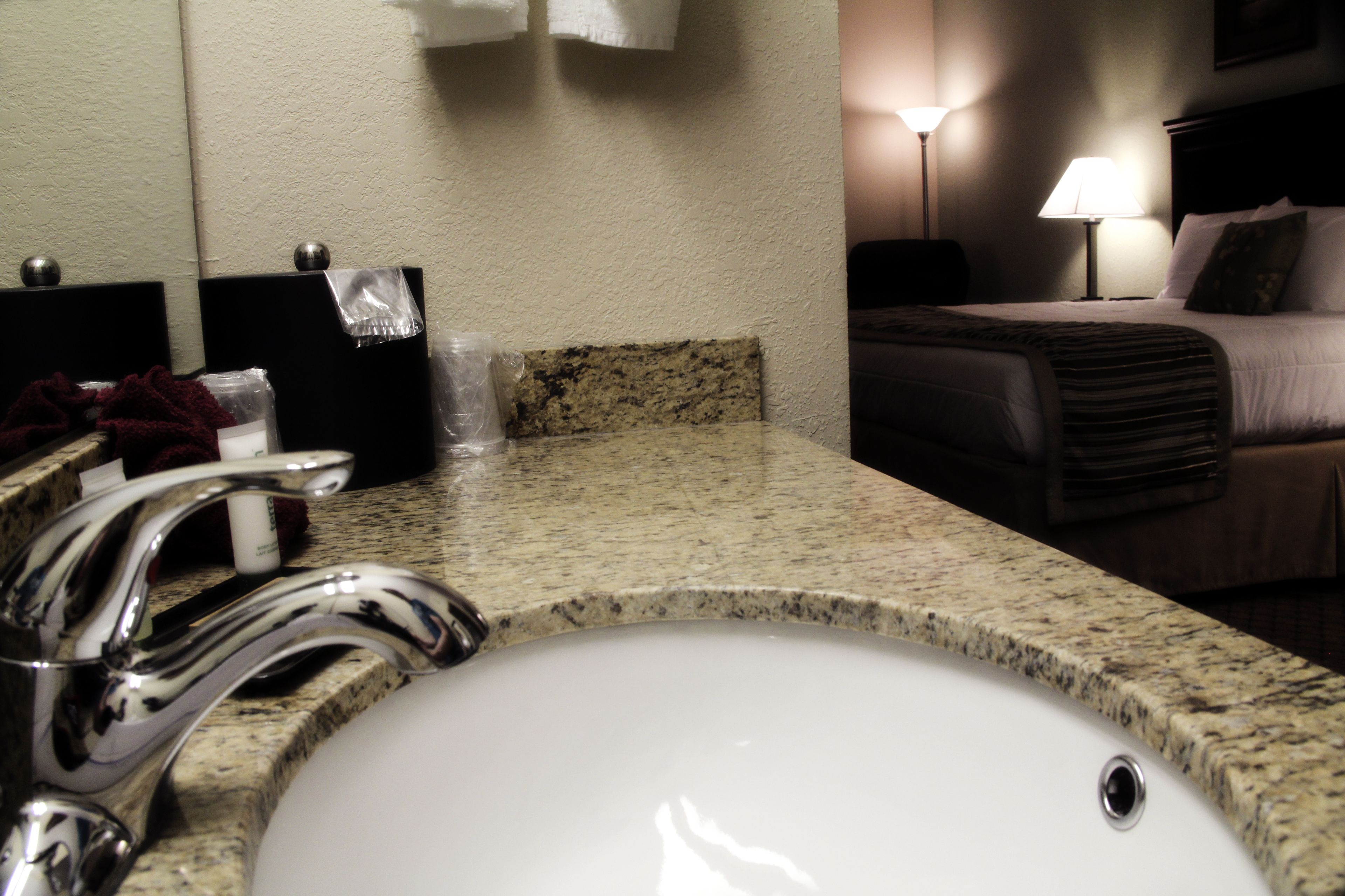 Grand View Inn & Suites